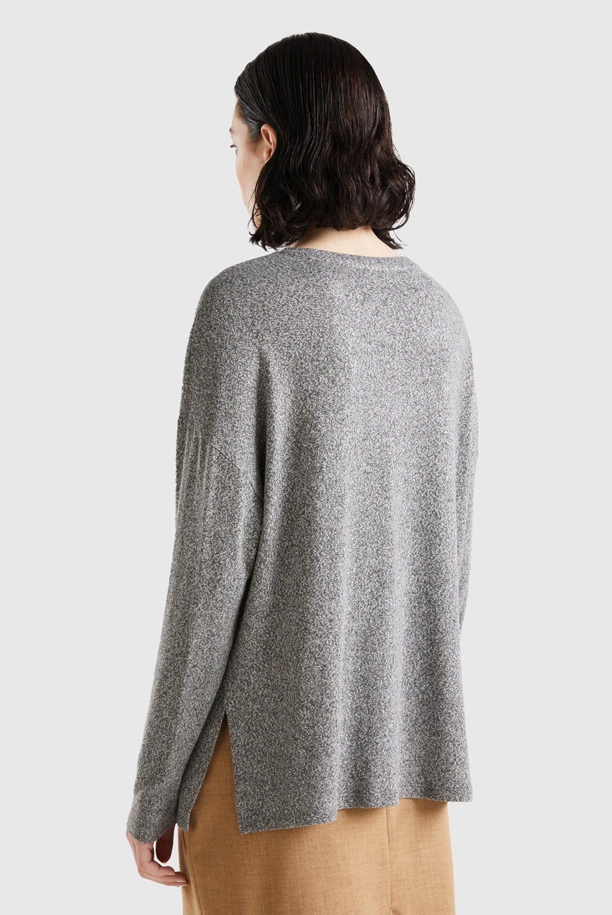 يونايتد كولورز اوف بينيتون تيشيرت نسائي طويل الأكمام من الفيسكوز المطاطي