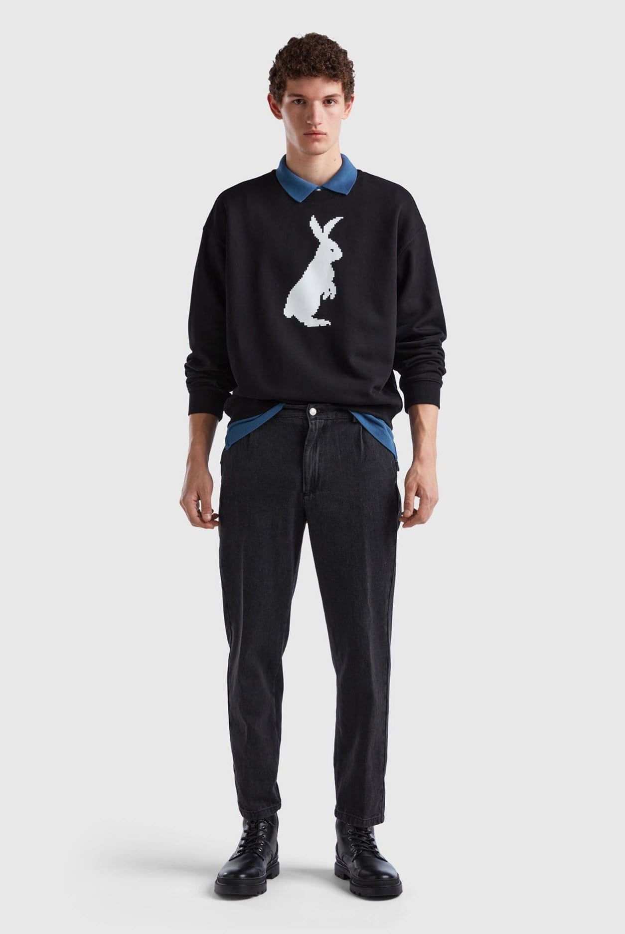 يونايتد كولورز اوف بينيتون سويت شيرت بطباعة أرنب أمامية كم طويل نسائي