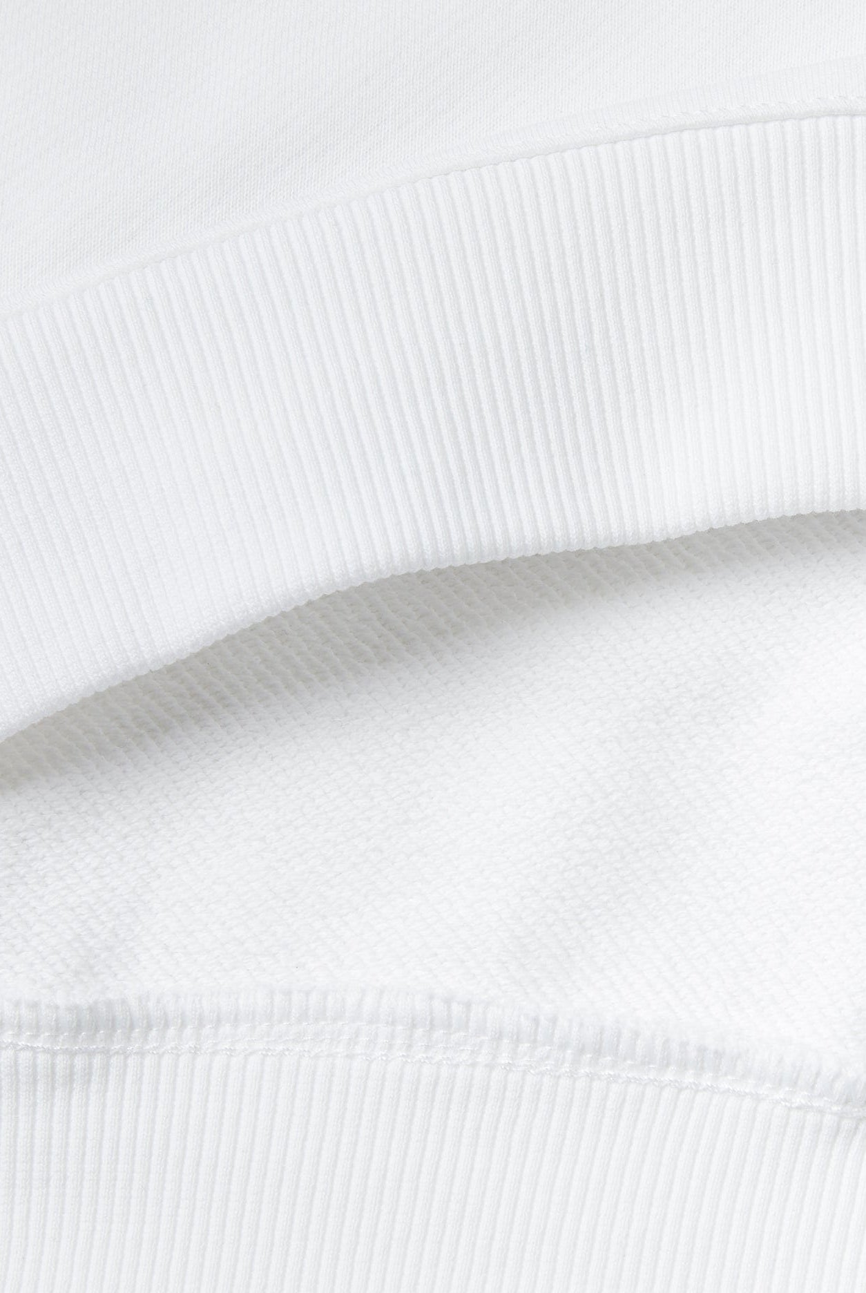 يونايتد كولورز اوف بينيتون سويت شيرت بطباعة أرنب أمامية كم طويل نسائي