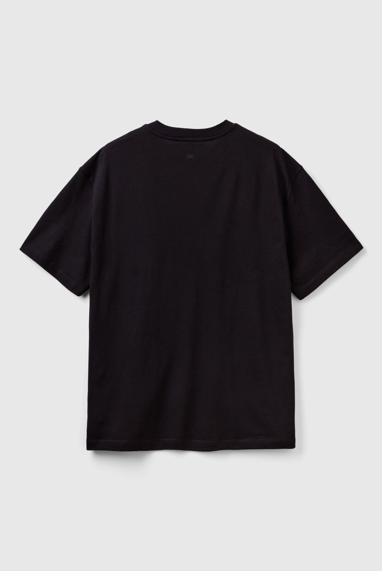 يونايتد كولورز اوف بينيتون تيشيرت أسود بطبعة أرنب نص كم رجالي