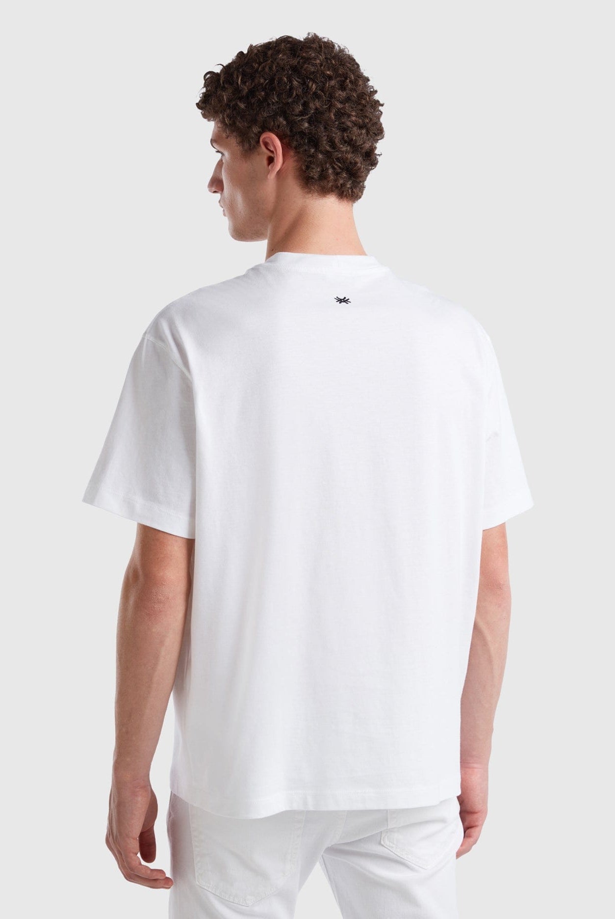 يونايتد كولورز اوف بينيتون تيشيرت أسود بطبعة أرنب نص كم رجالي