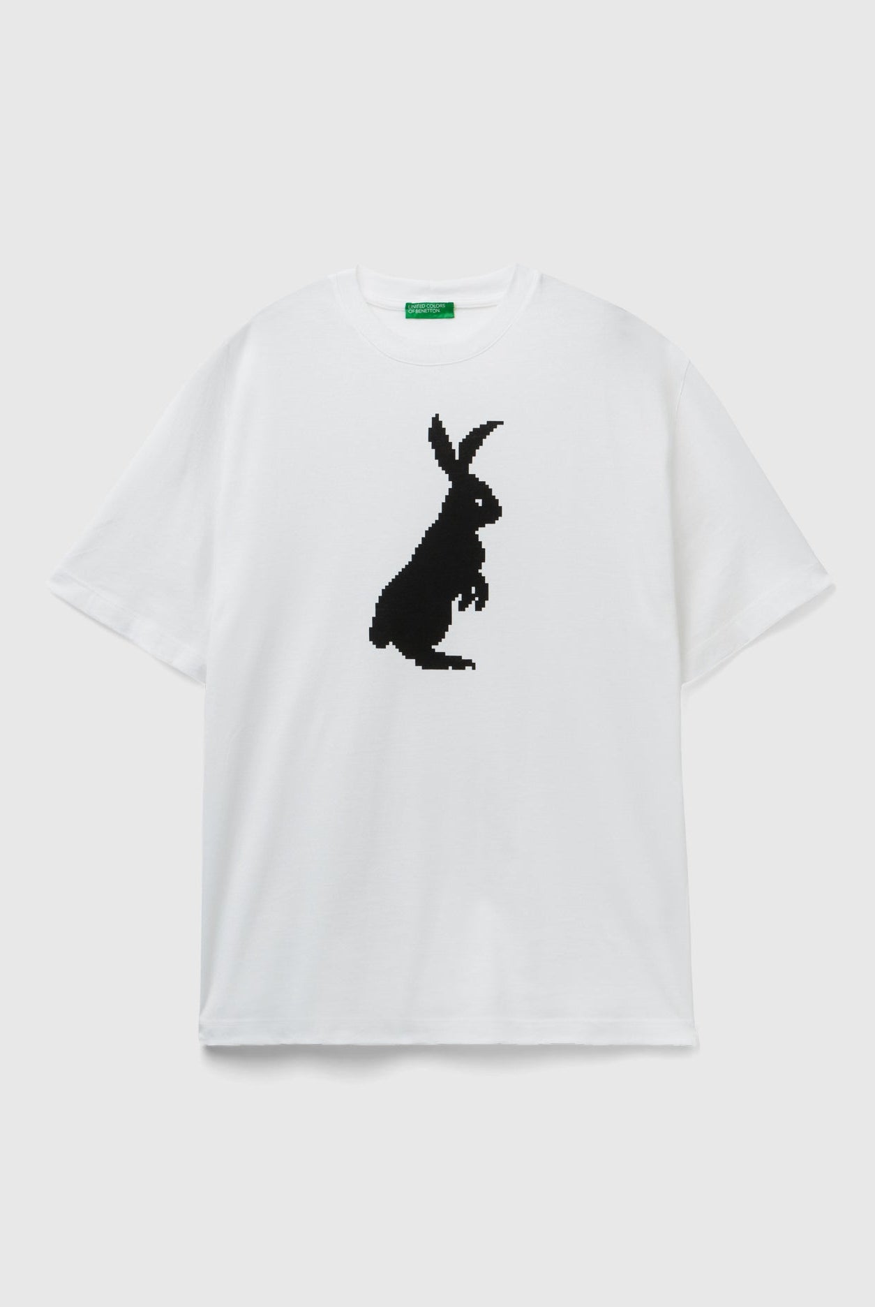 يونايتد كولورز اوف بينيتون تيشيرت أسود بطبعة أرنب نص كم رجالي