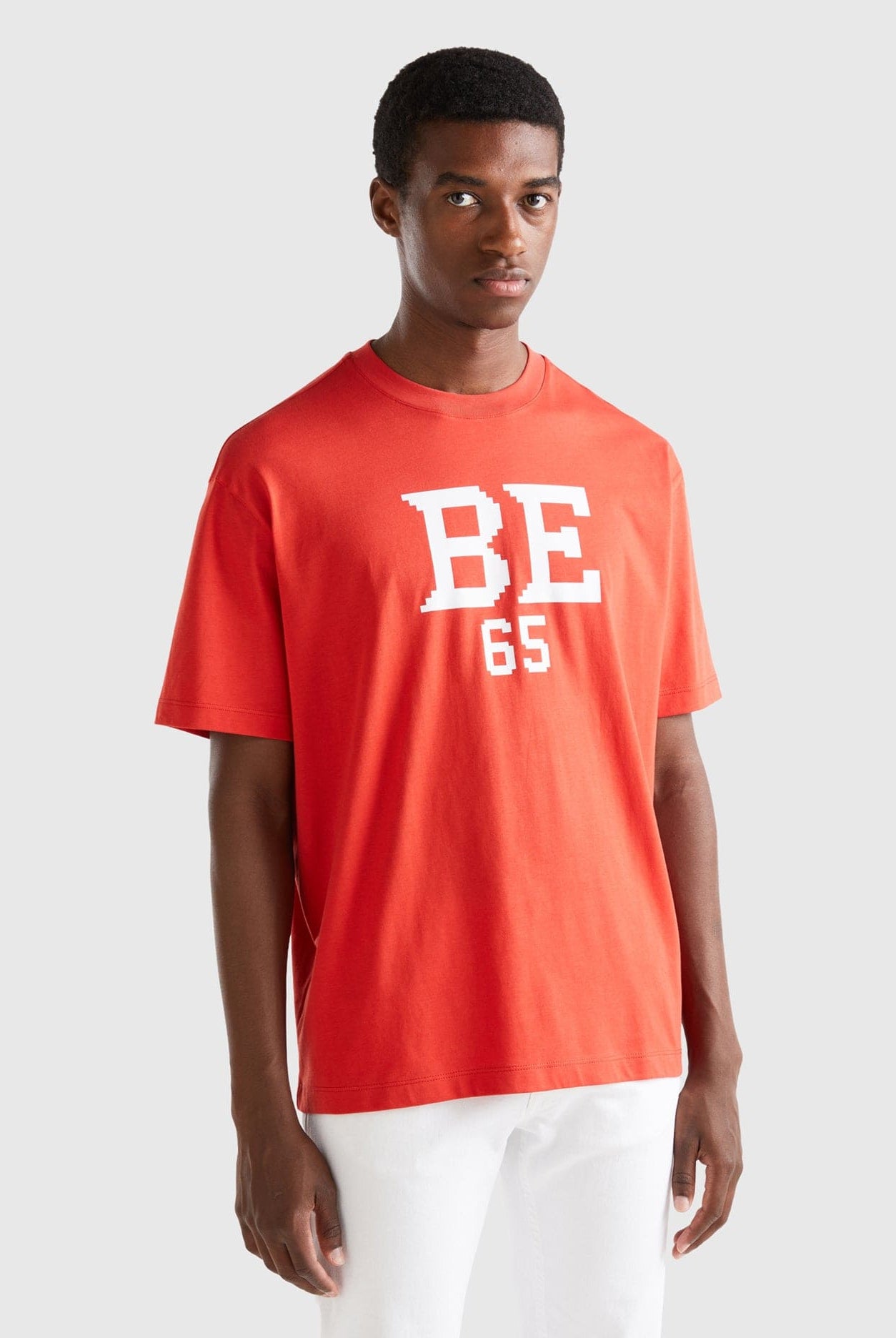 يونايتد كولورز اوف بينيتون تيشيرت أسود بطبعة أرنب نص كم رجالي