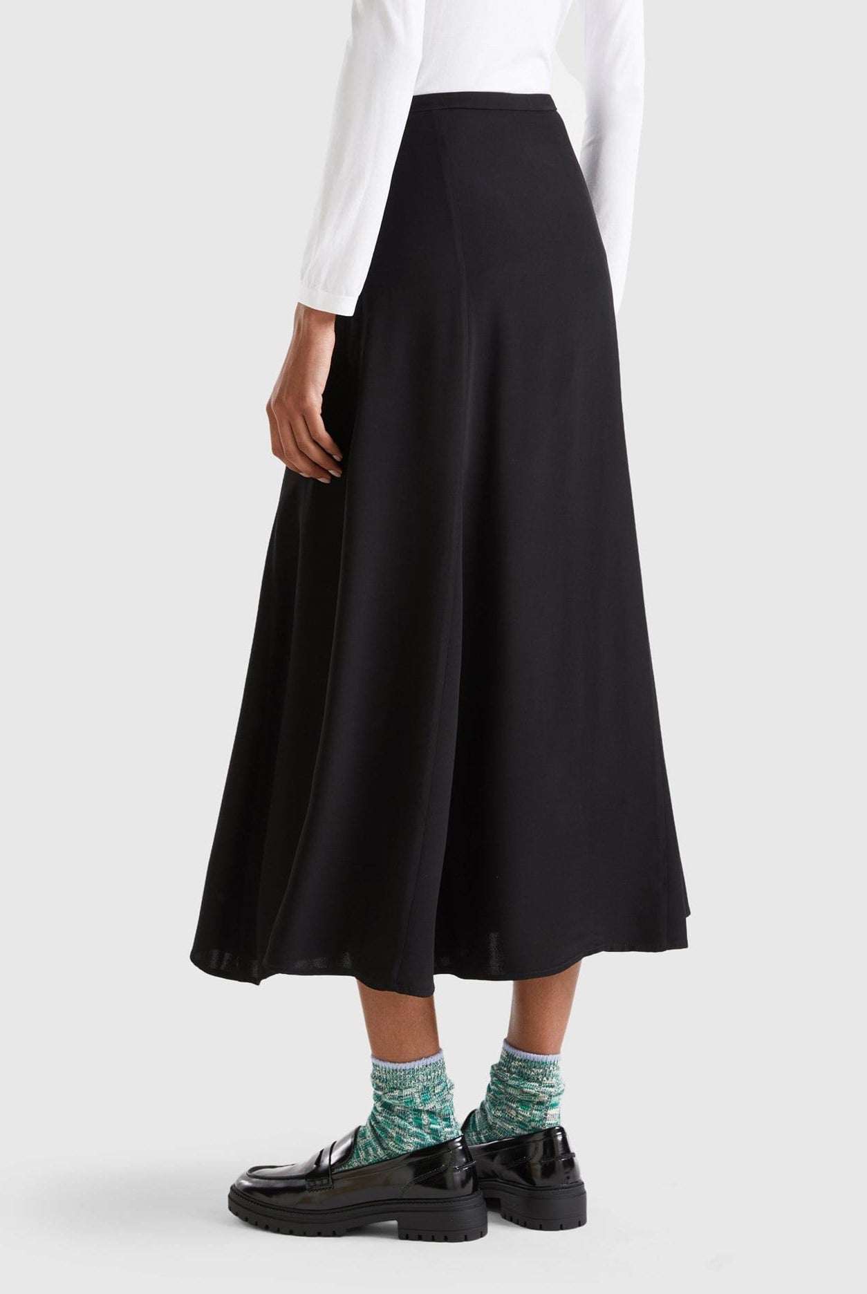 يونايتد كولورز اوف بينيتون تنورة ميدي نسائي ساتان