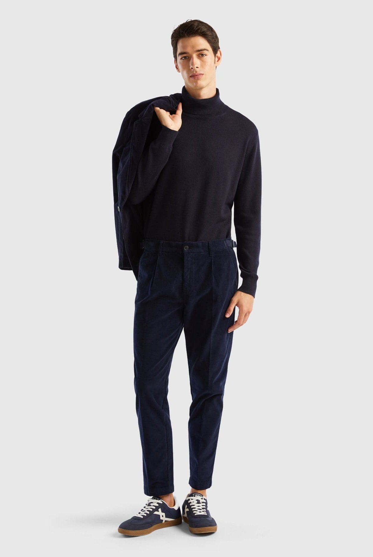 يونايتد كولورز اوف بينيتون بنطلون مخمل مطوي بقصة ضيقة رجالي