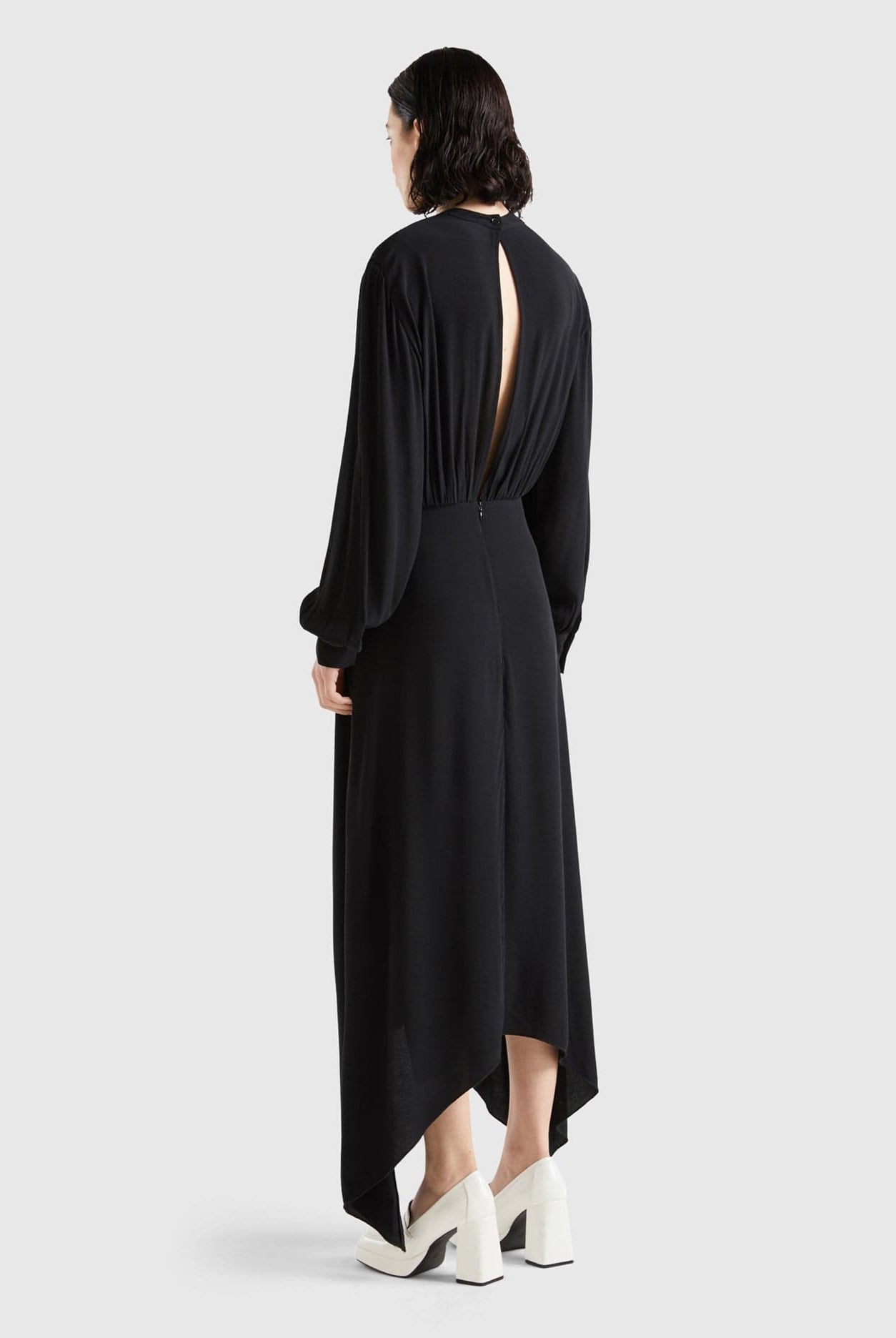 يونايتد كولورز اوف بينيتون فستان طويل من الفسكوز الفائق السلاسة