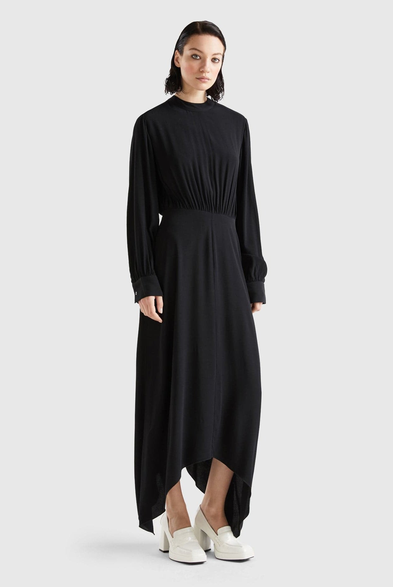 يونايتد كولورز اوف بينيتون فستان طويل من الفسكوز الفائق السلاسة