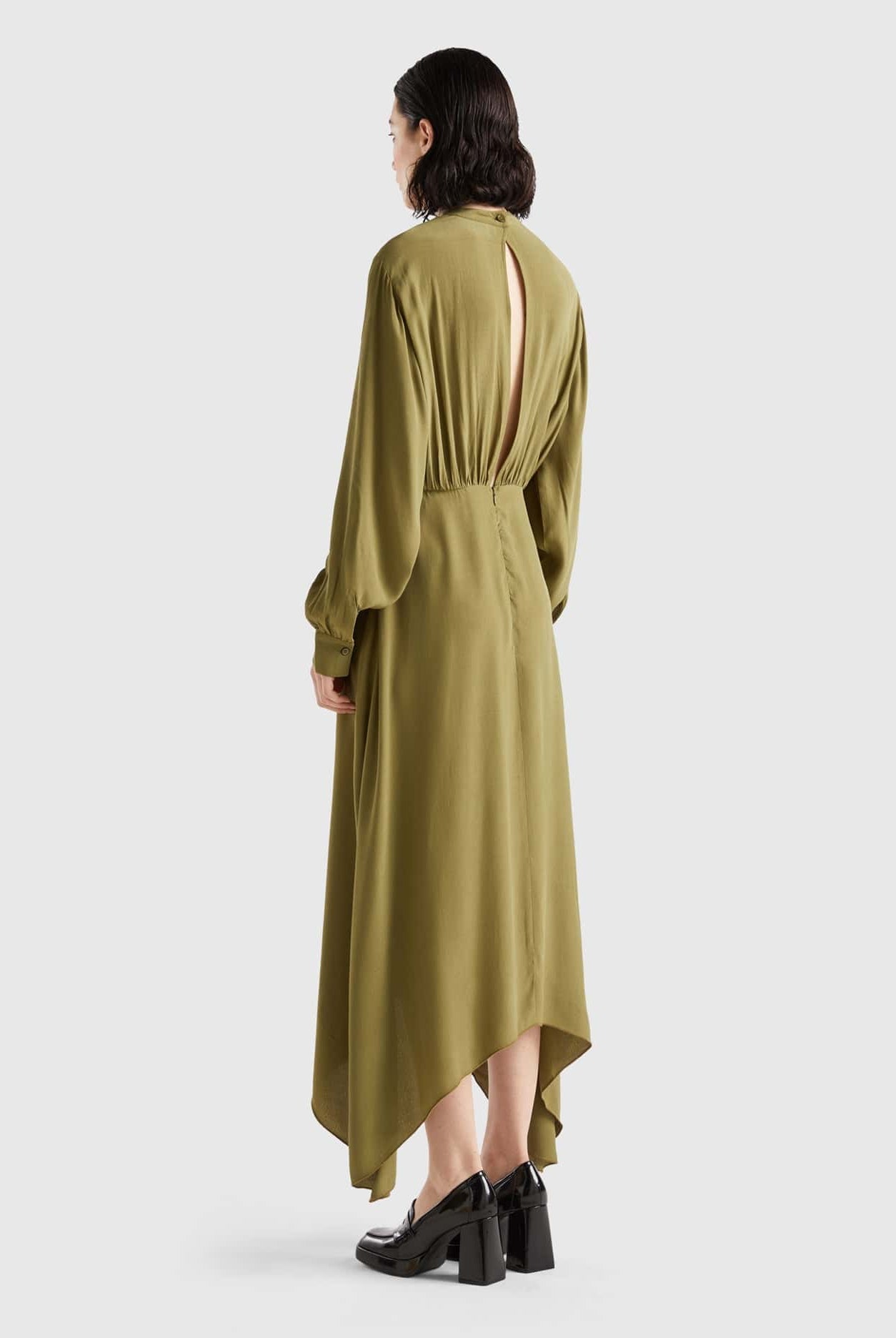 يونايتد كولورز اوف بينيتون فستان طويل من الفسكوز الفائق السلاسة