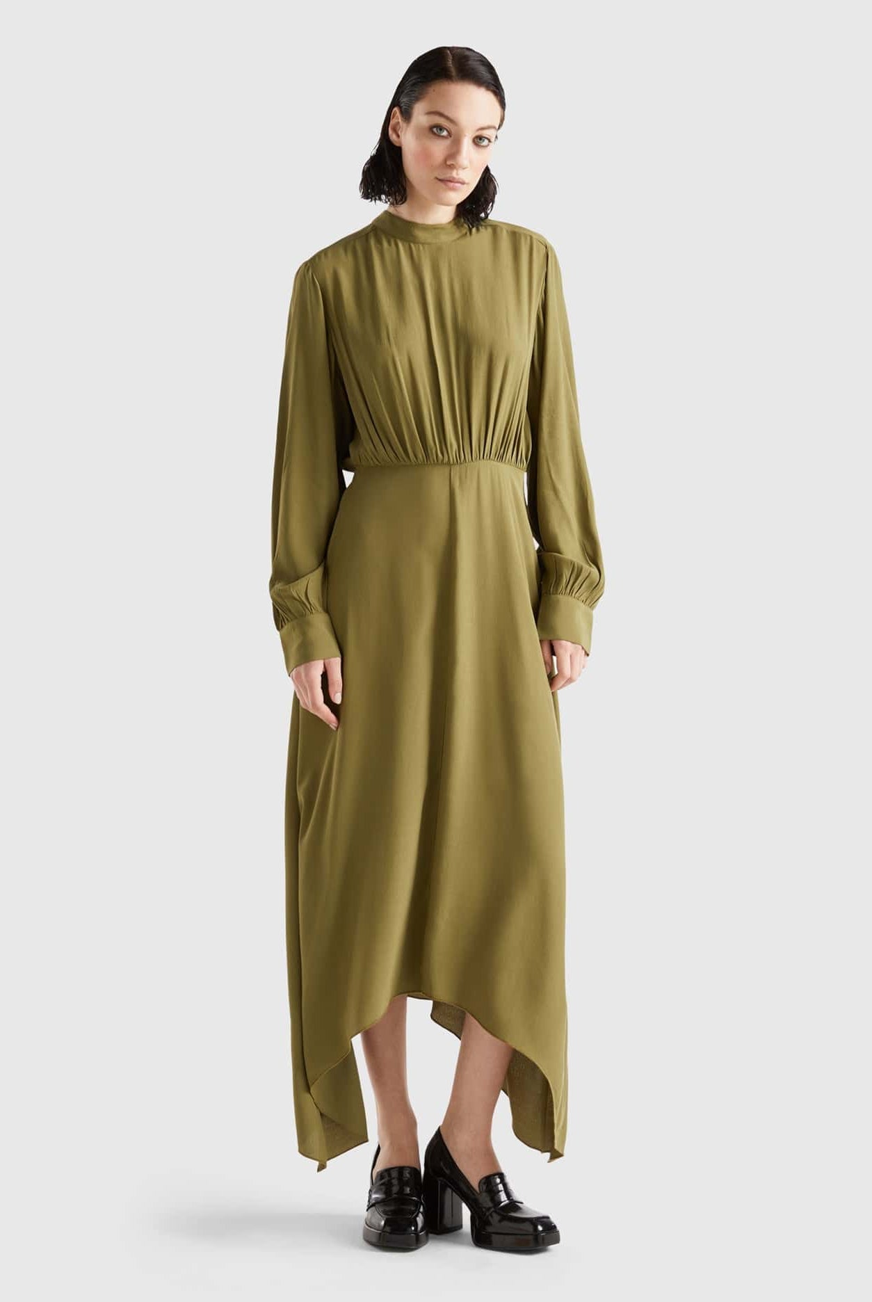 يونايتد كولورز اوف بينيتون فستان طويل من الفسكوز الفائق السلاسة