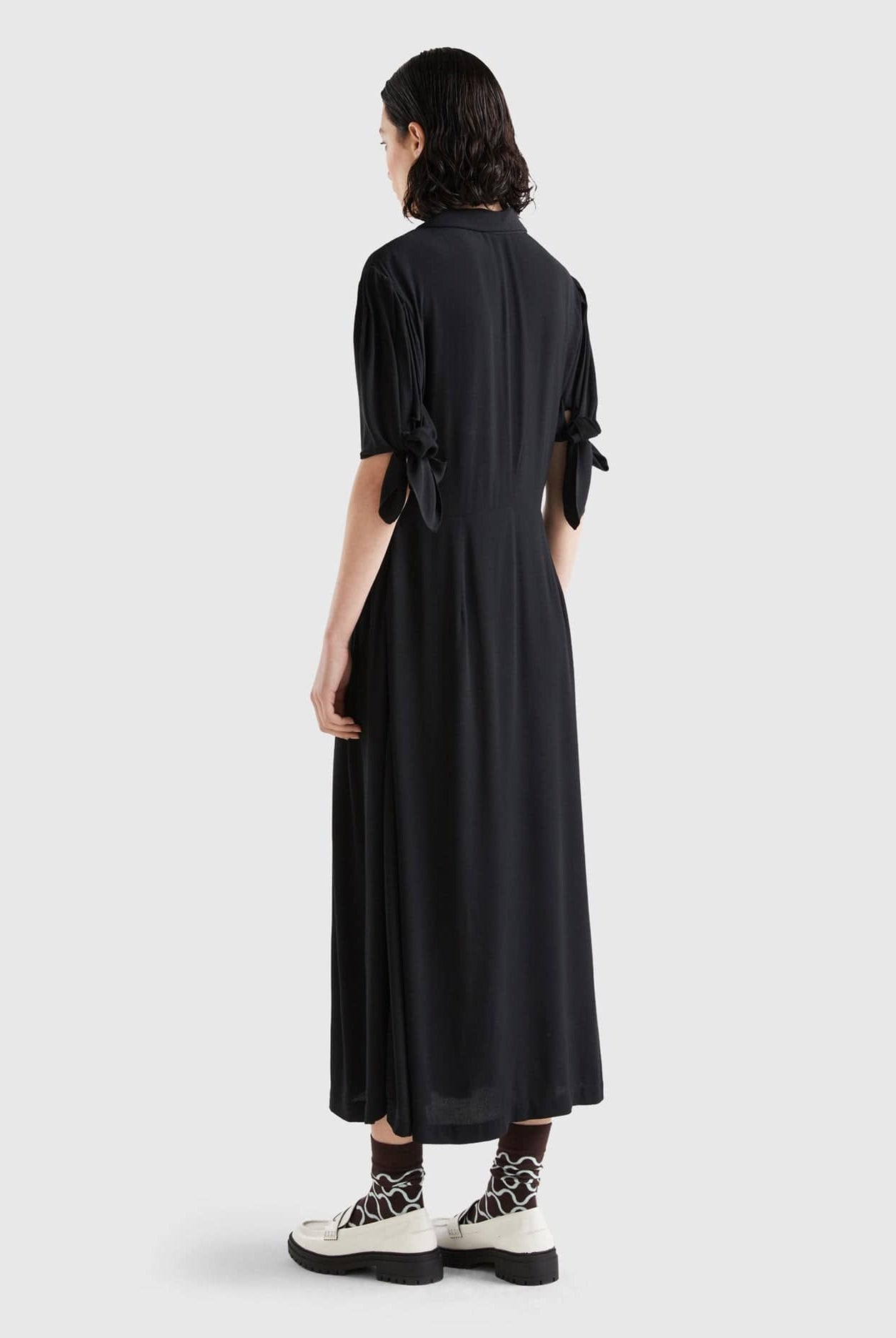 يونايتد كولورز اوف بينيتون فستان نسائي ميدي بياقة