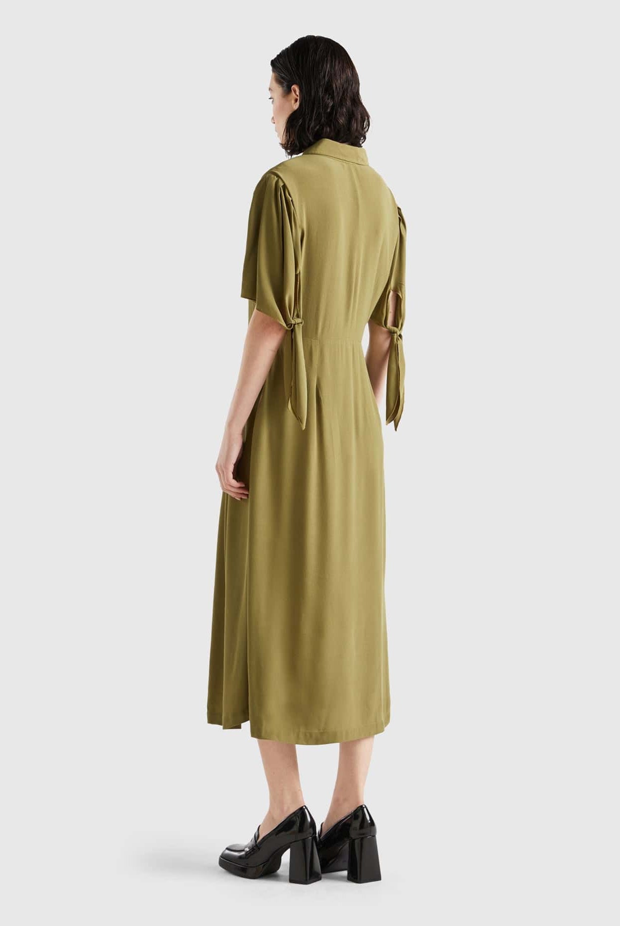 يونايتد كولورز اوف بينيتون فستان نسائي ميدي بياقة