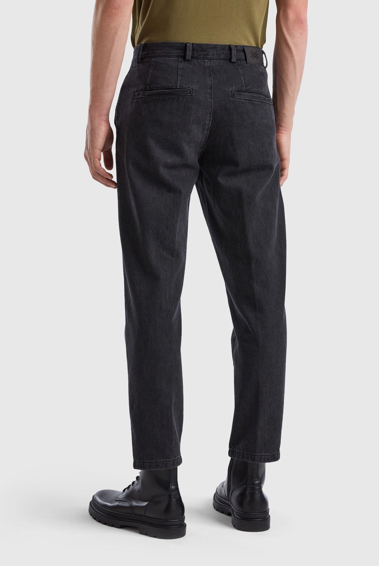 يونايتد كولورز اوف بينيتون بنطال تشينو رجالي من الدنيم