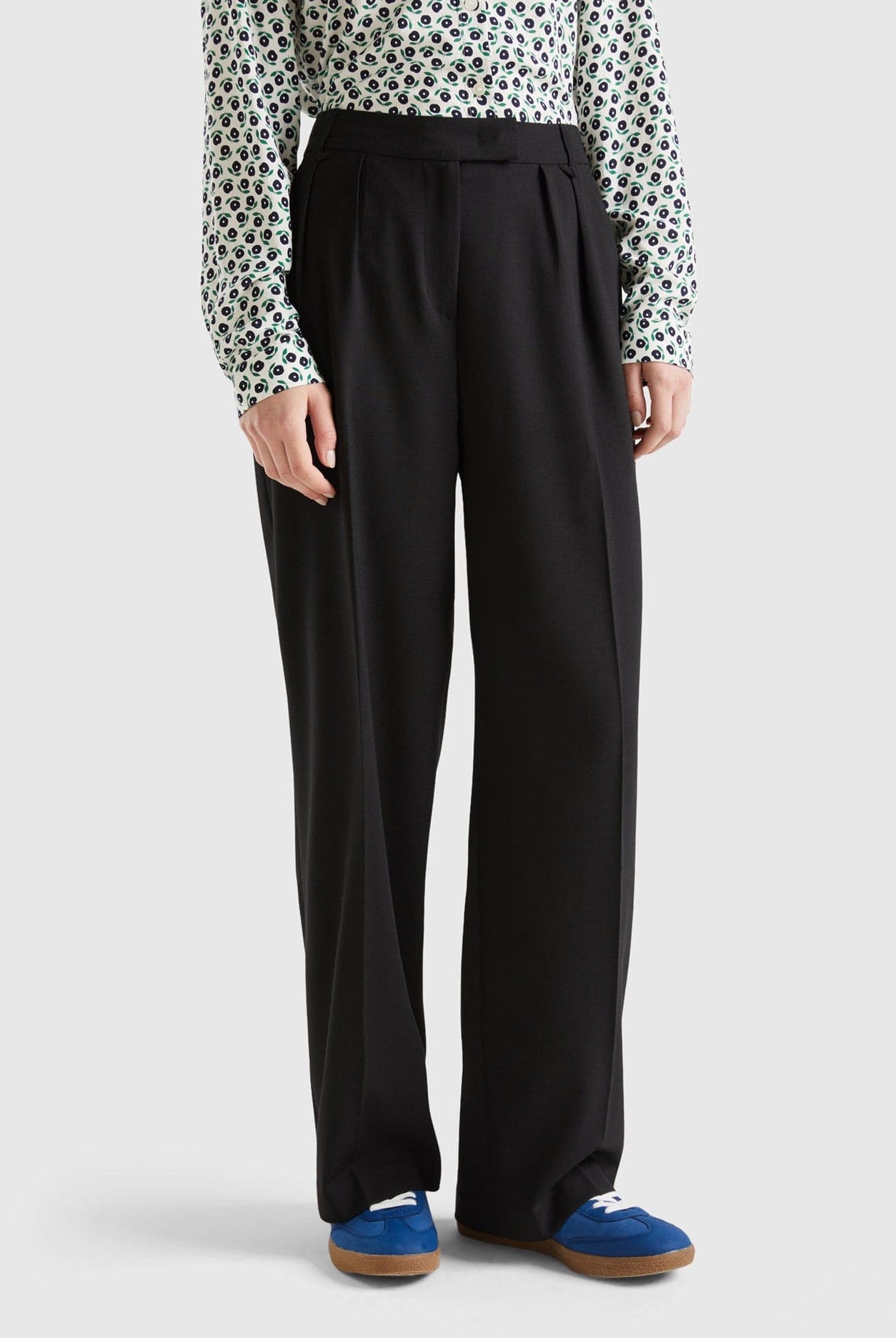 يونايتد كولورز اوف بينيتون بنطلون نسائي فضفاض بكسرتين