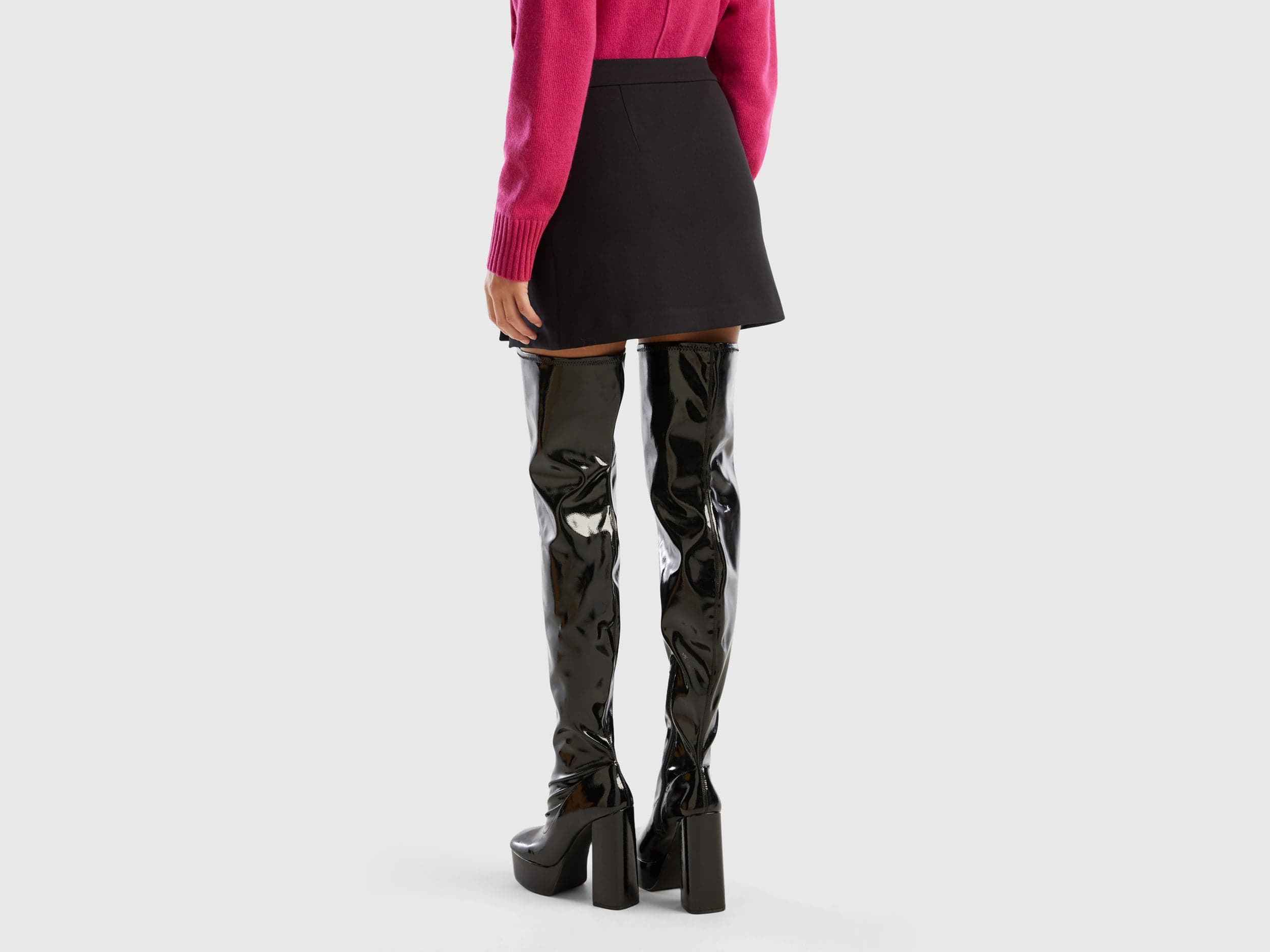 يونايتد كولورز اوف بينيتون تنورة ميني قصيرة نسائية بسحاب جانبي من البولي فيسكوز