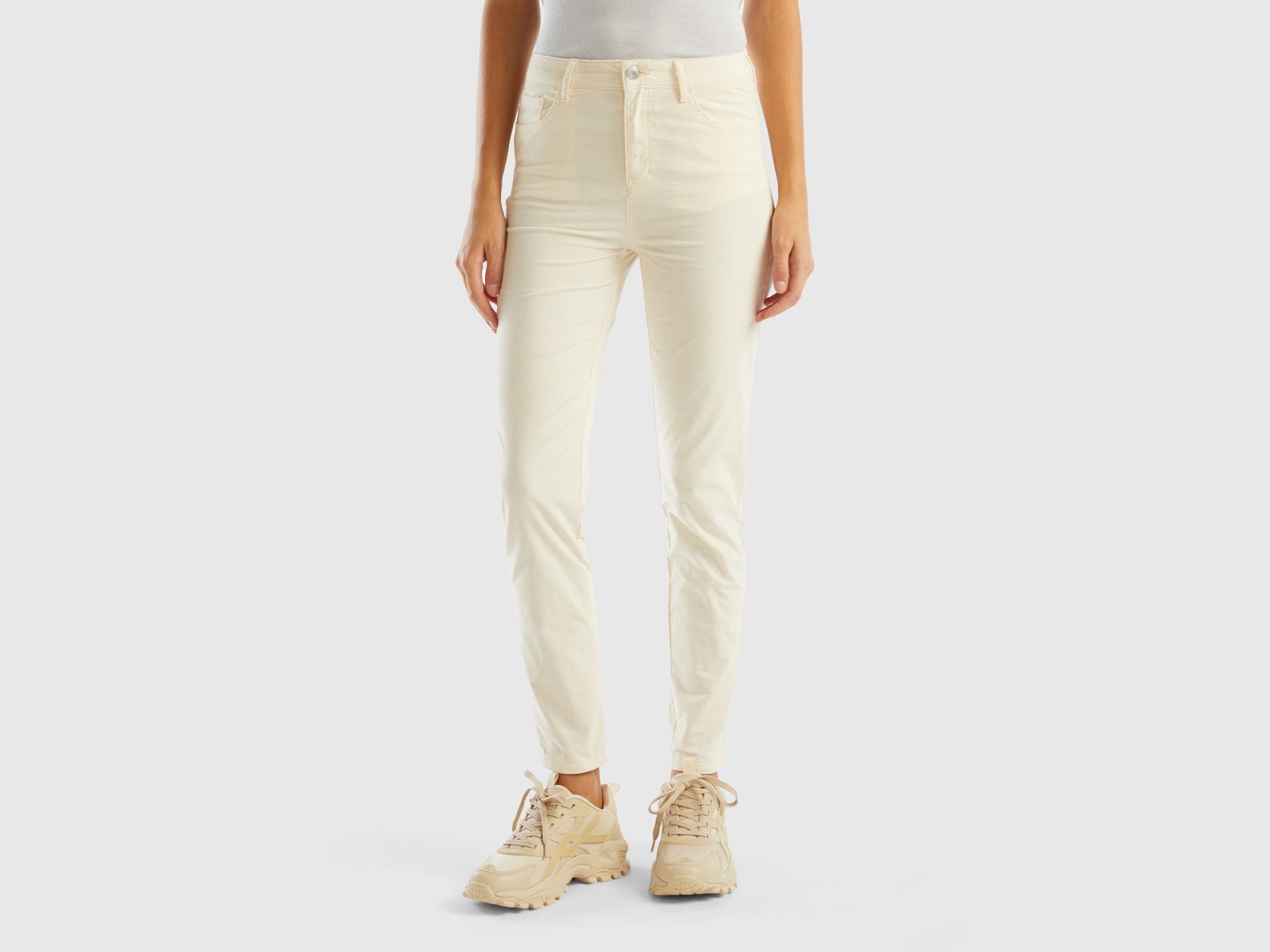 يونايتد كولورز اوف بينيتون بنطلون رجالي مخمل بخمس جيوب