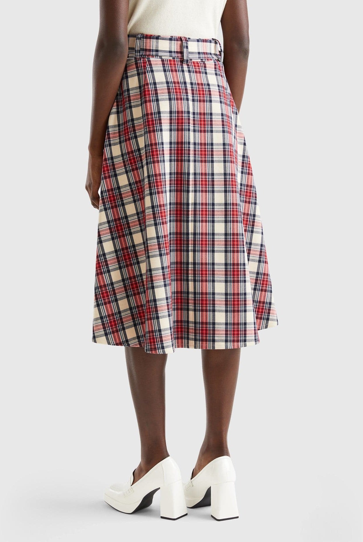 يونايتد كولورز اوف بينيتون تنورة نسائي ميدي بنمط مربعات وأزرار أمامية مع حزام