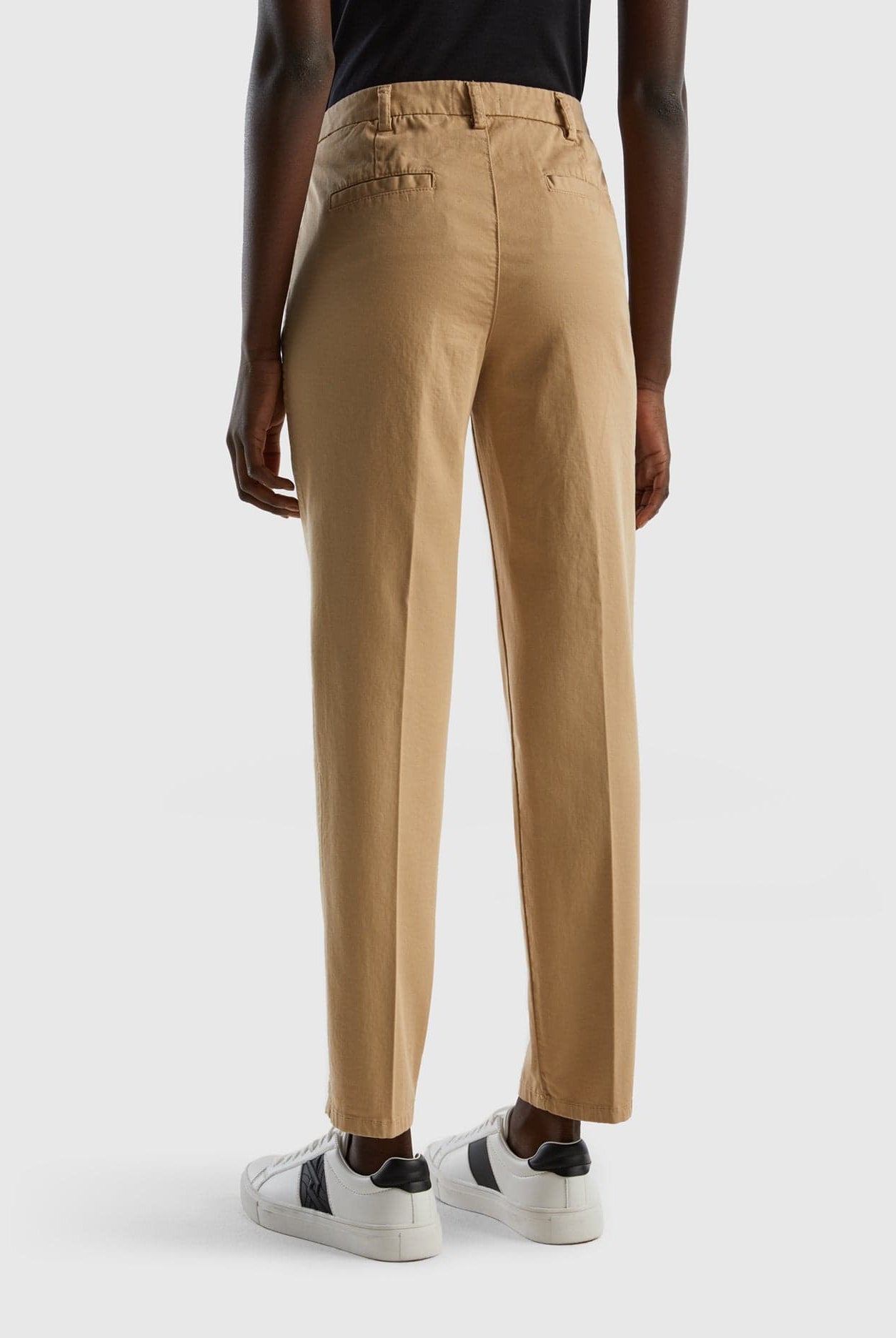 يونايتد كولورز اوف بينيتون بنطلون تشينو نسائي قطن ضيق