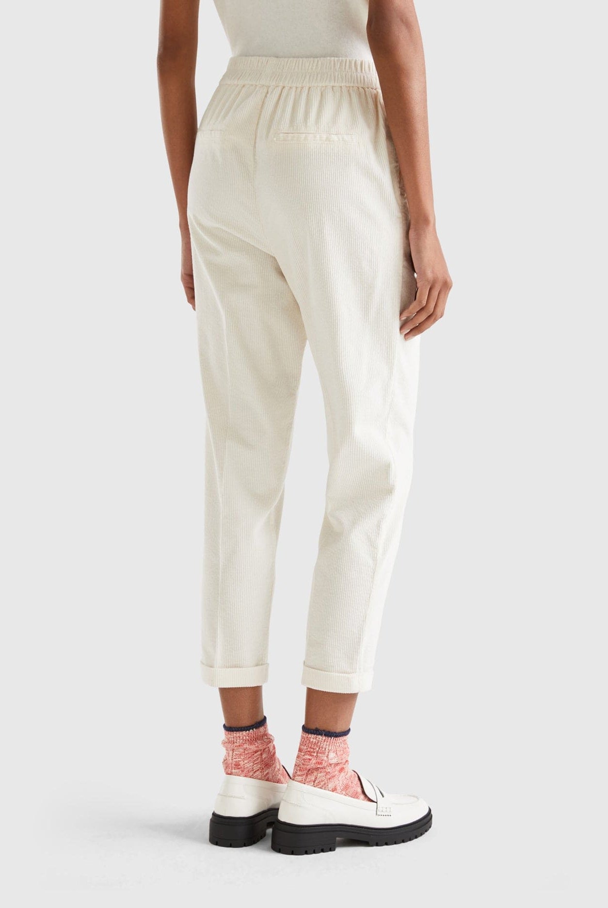 يونايتد كولورز اوف بينيتون بنطلون تشينو مخملي بخصر مطاطي رجالي