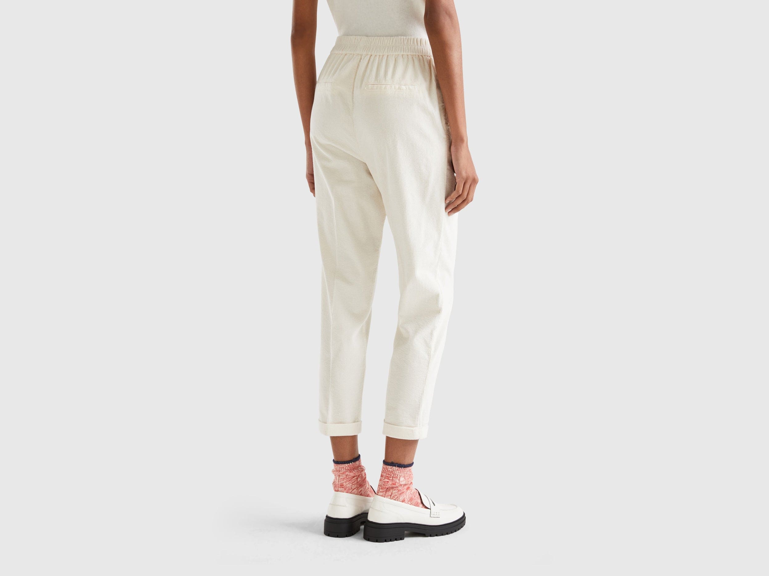 يونايتد كولورز اوف بينيتون بنطلون تشينو مخملي بخصر مطاطي رجالي