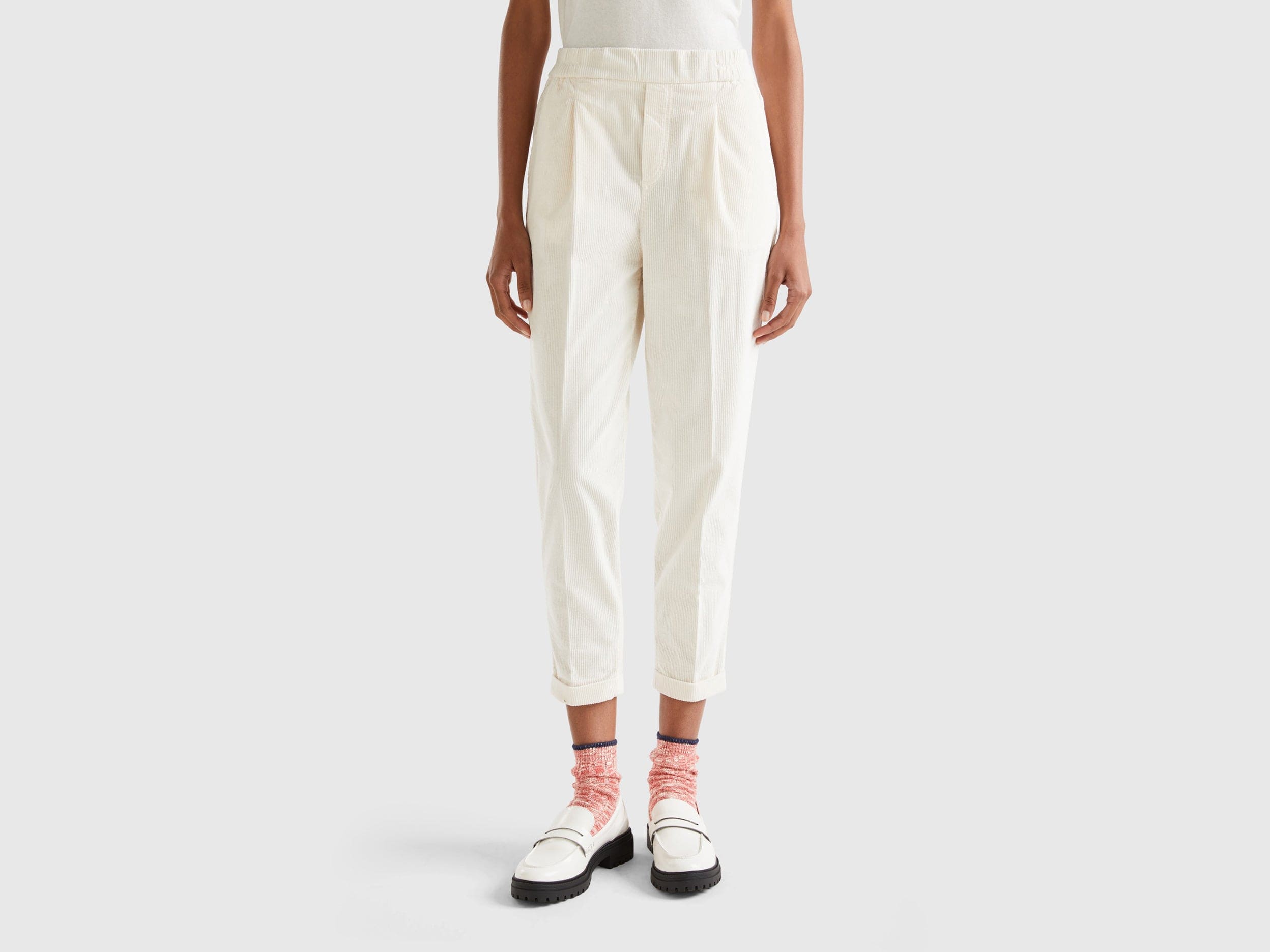 يونايتد كولورز اوف بينيتون بنطلون تشينو مخملي بخصر مطاطي رجالي