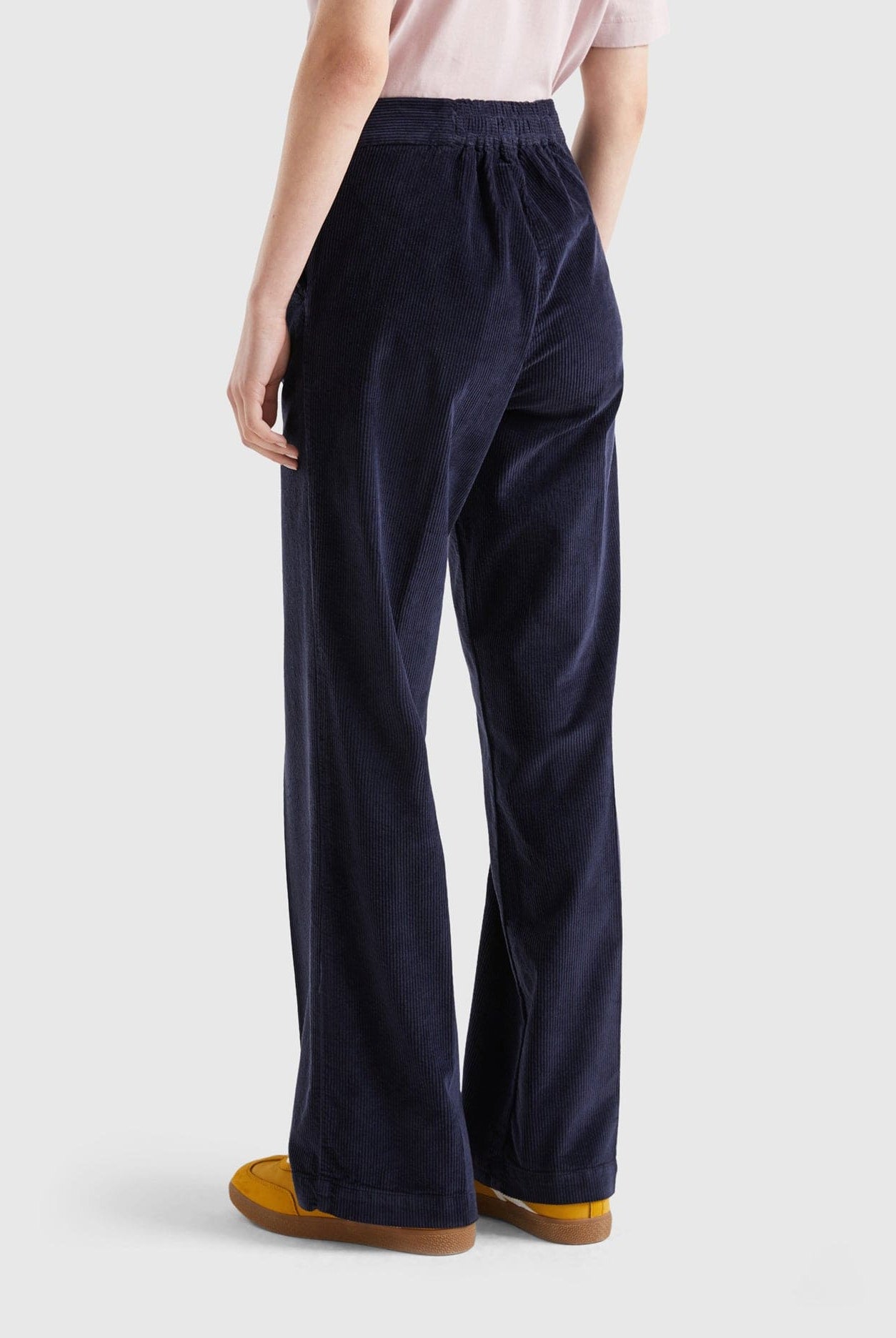 يونايتد كولورز اوف بينيتون بنطلون واسع مخملي مضلع نسائي