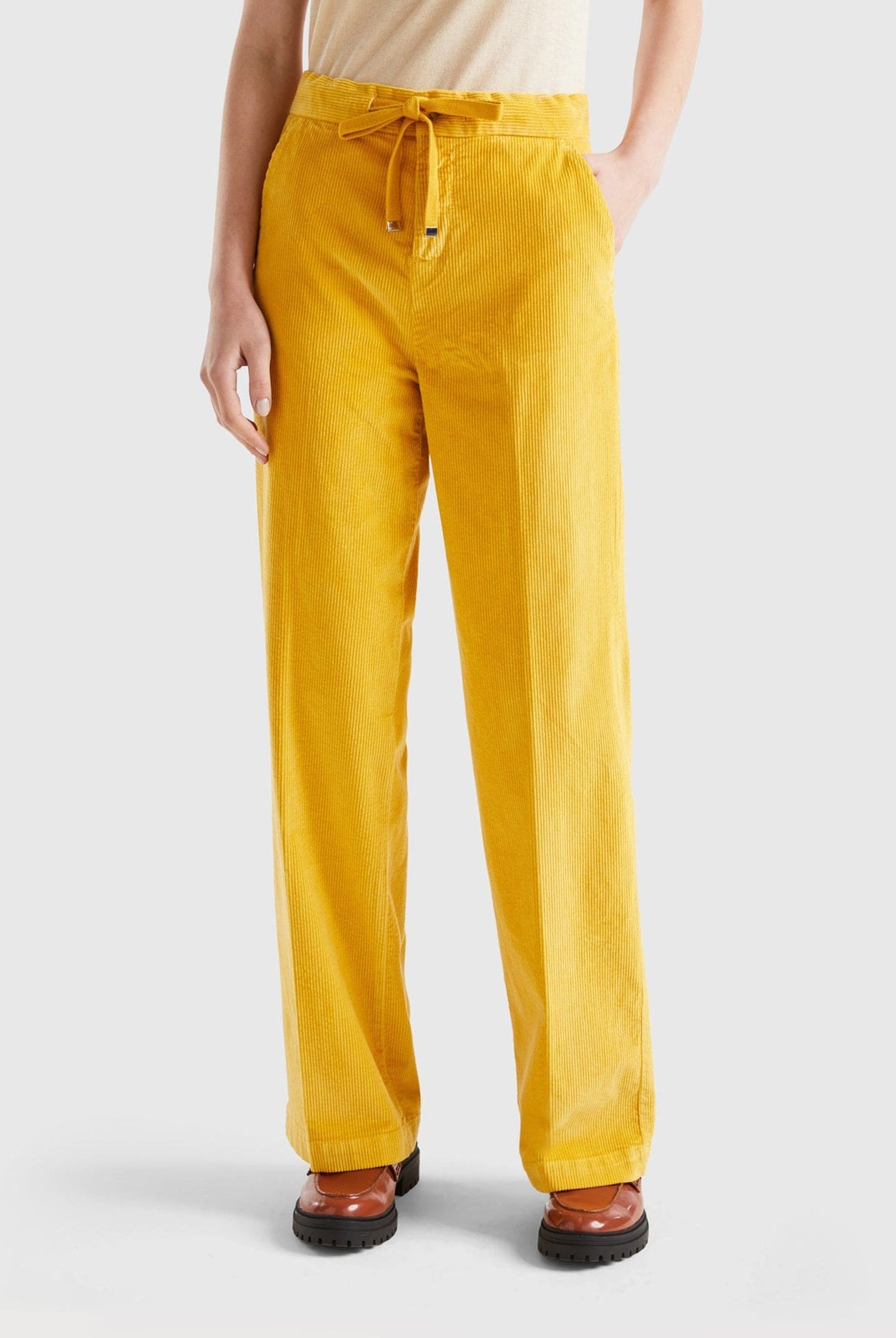 يونايتد كولورز اوف بينيتون بنطلون واسع مخملي مضلع نسائي