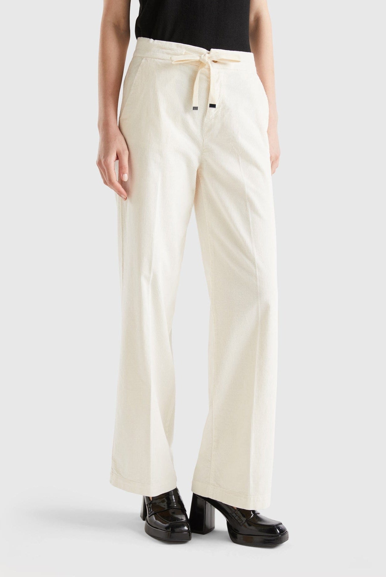 يونايتد كولورز اوف بينيتون بنطلون واسع مخملي مضلع نسائي