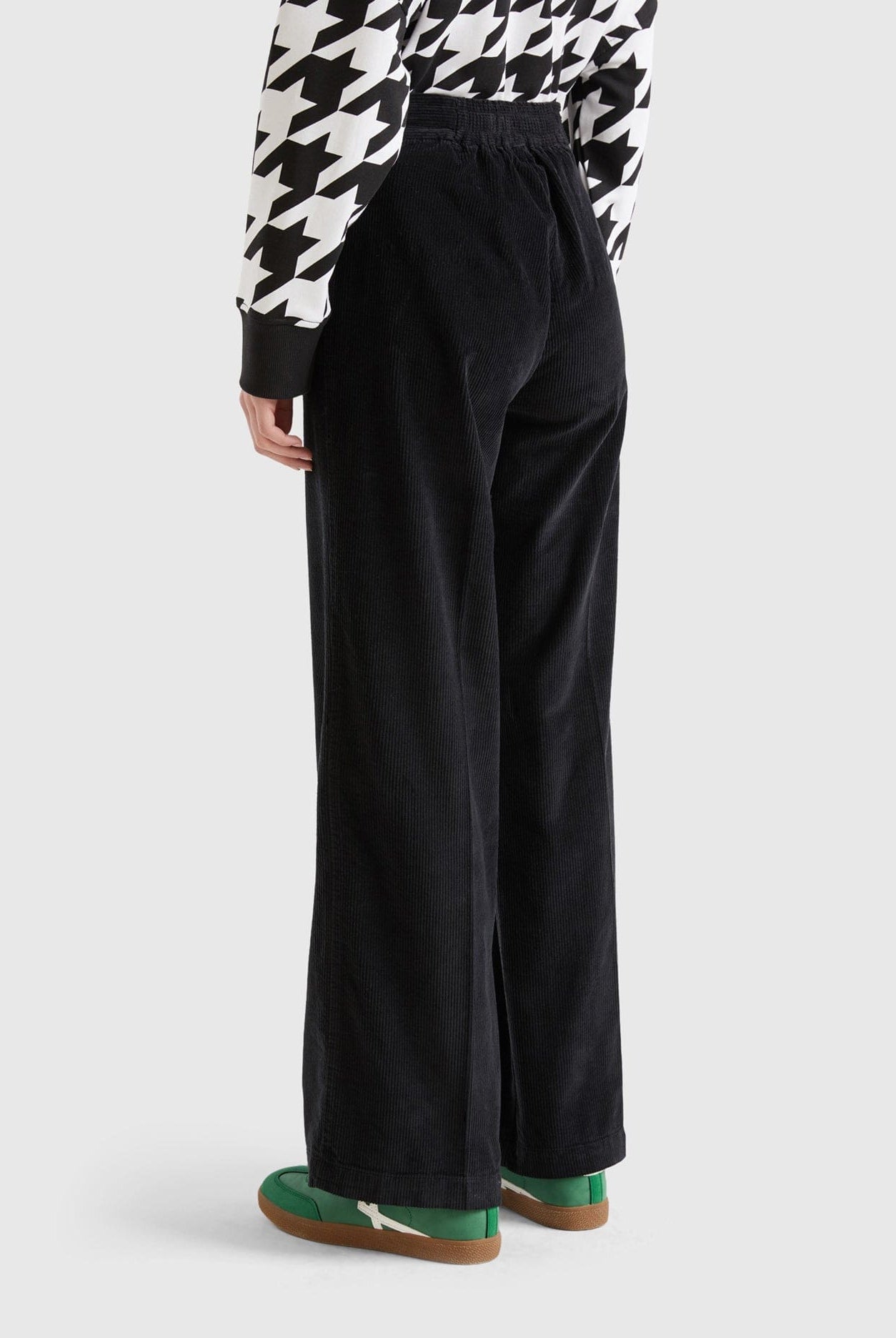 يونايتد كولورز اوف بينيتون بنطلون واسع مخملي مضلع نسائي