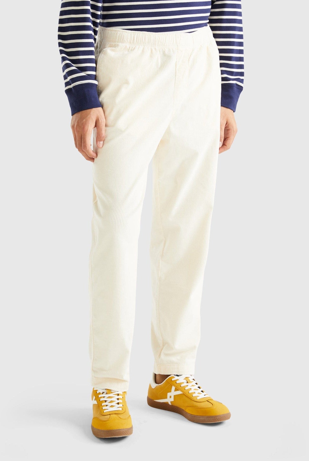 يونايتد كولورز اوف بينيتون بنطلون تشينو مخملي سادة رجالي