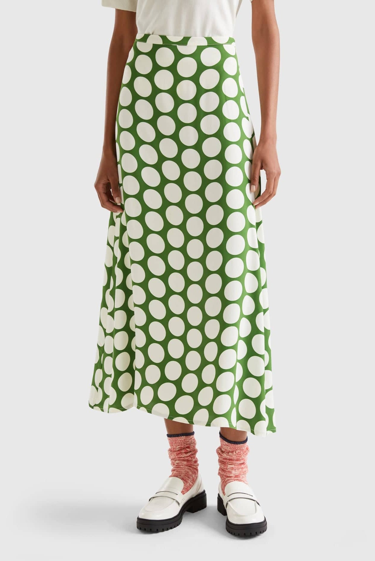 يونايتد كولورز اوف بينيتون تنورة ميدي نسائي ساتان بنقاط البولكا