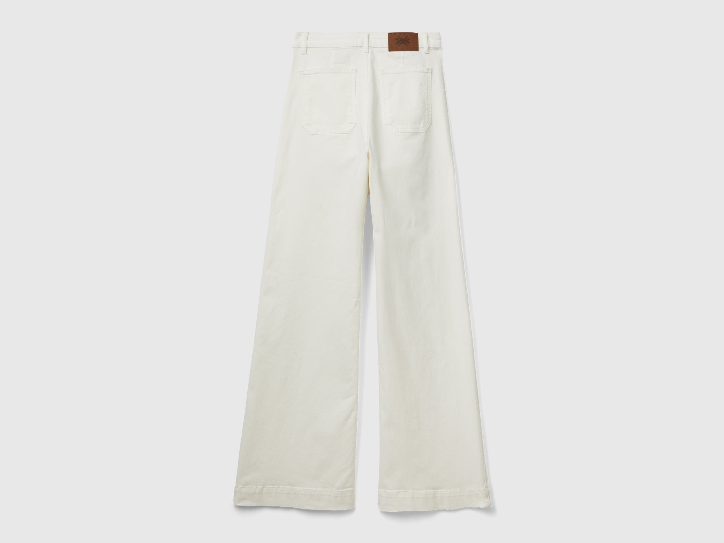 يونايتد كولورز اوف بينيتون بنطلون نسائي واسع من القدم