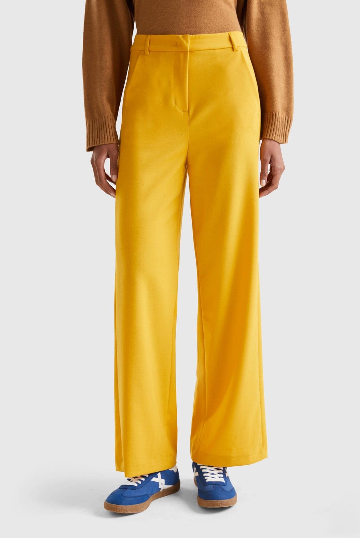 يونايتد كولورز اوف بينيتون بنطلون نسائي فضفاض بقصة ضيقة من الأسفل