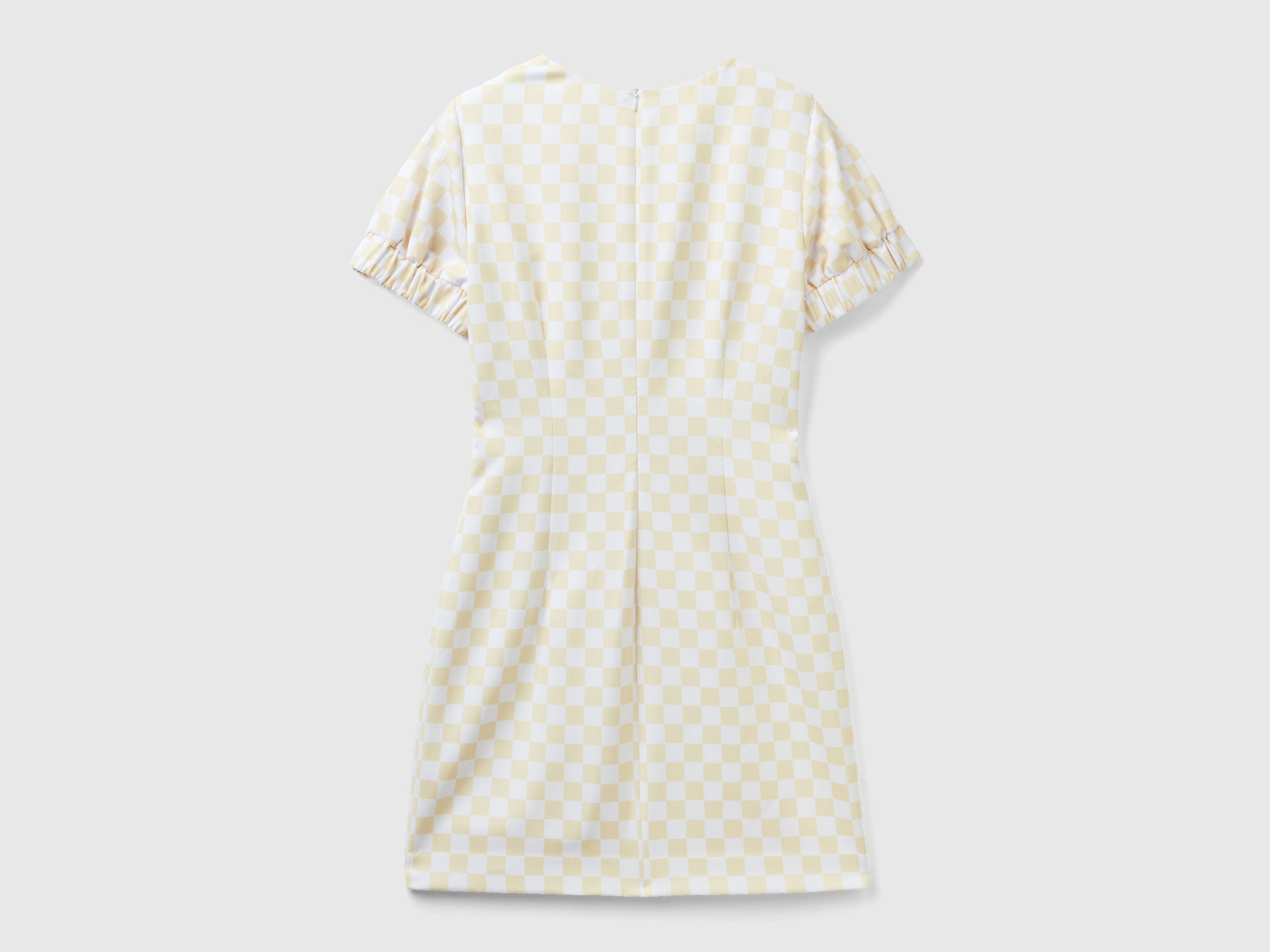 يونايتد كولورز اوف بينيتون فستان قصير نسائي ضيق بنقشة المربعات فتحة صدر واسعه