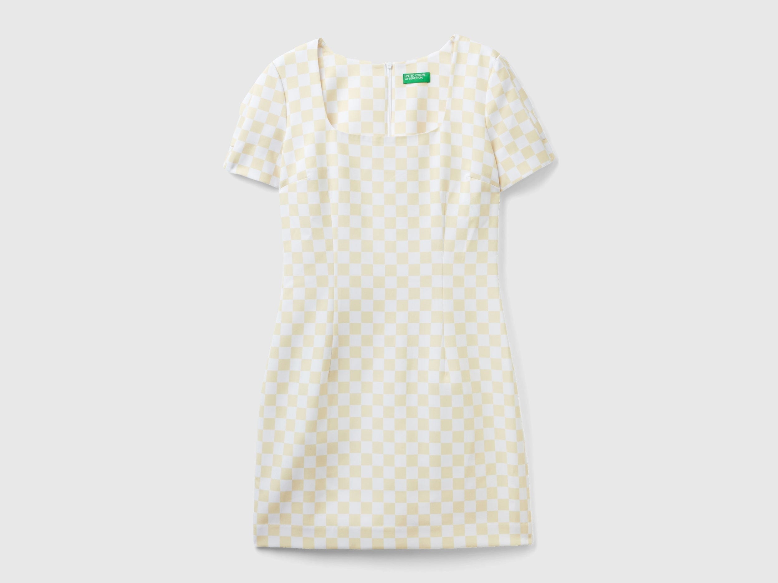 يونايتد كولورز اوف بينيتون فستان قصير نسائي ضيق بنقشة المربعات فتحة صدر واسعه