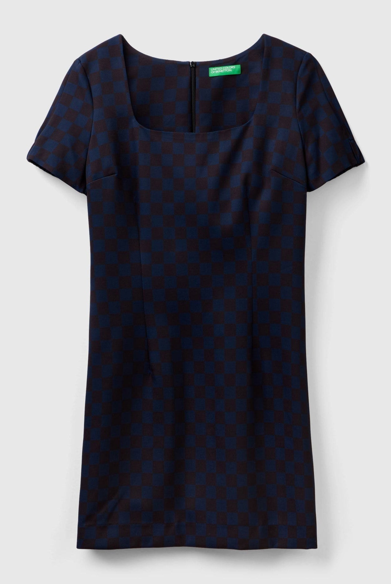 يونايتد كولورز اوف بينيتون فستان قصير نسائي ضيق بنقشة المربعات فتحة صدر واسعه