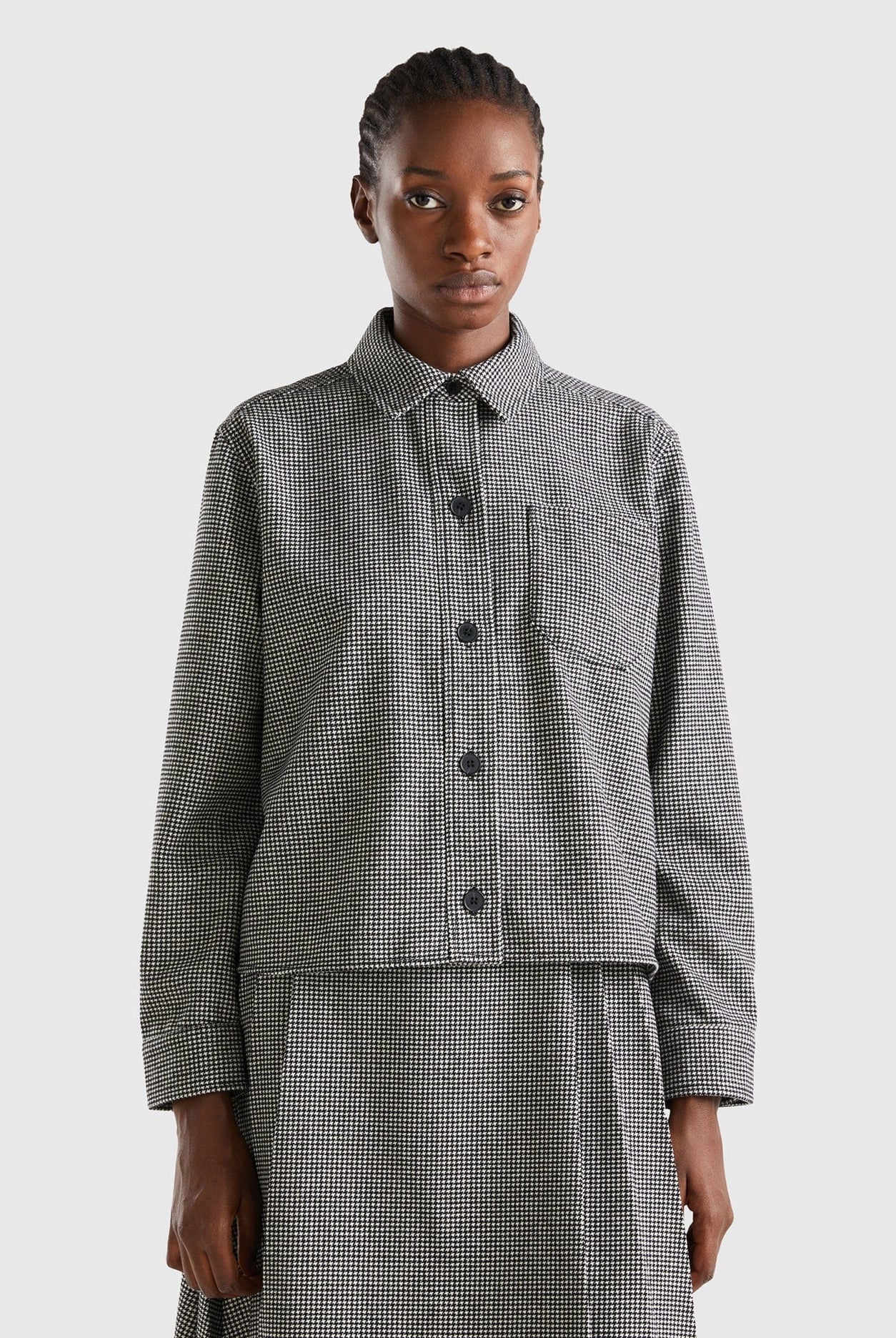 يونايتد كولورز اوف بينيتون قميص بنمط وأكمام طويلة بأزرار أمامية نسائي