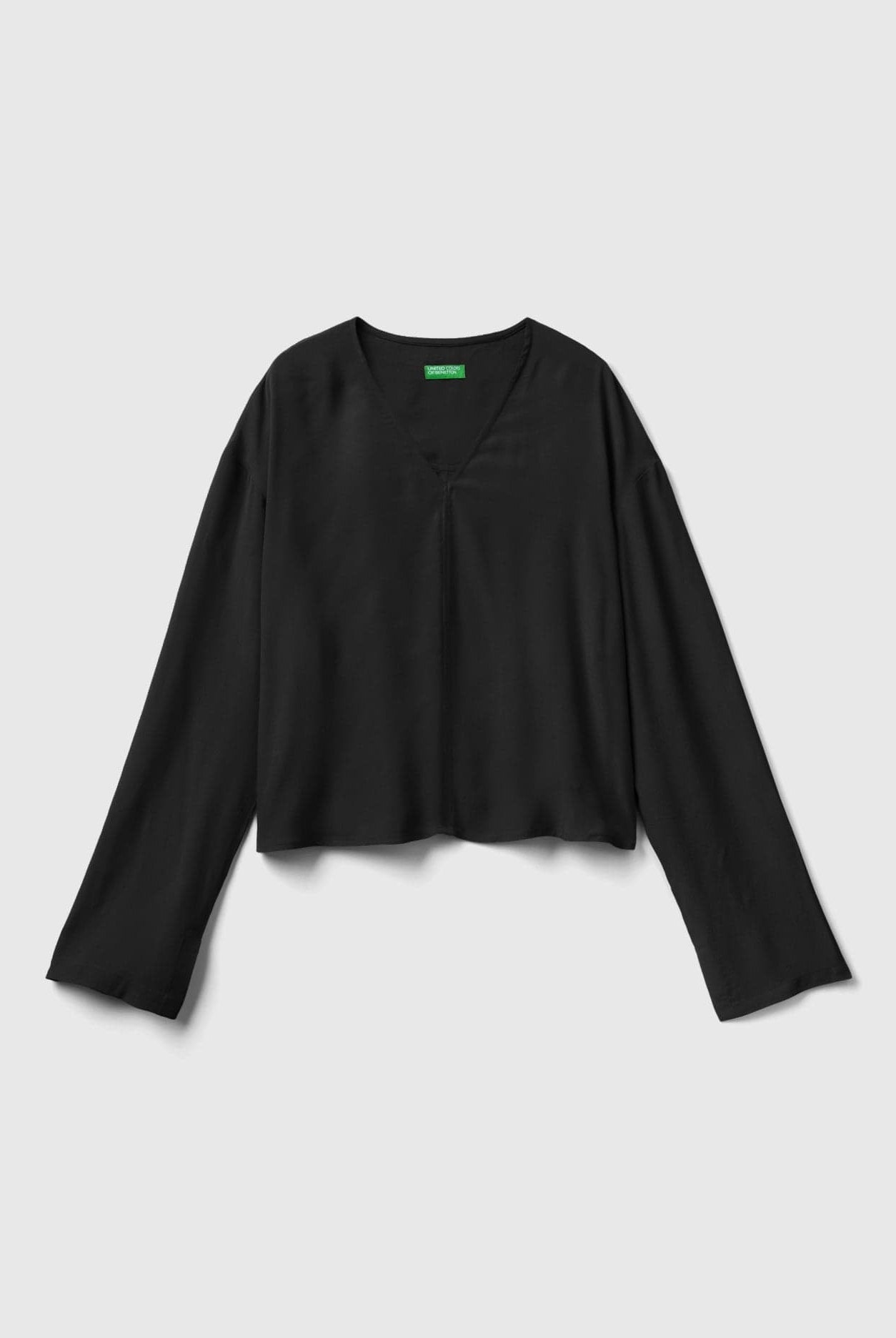 يونايتد كولورز اوف بينيتون بلوزة برقبة على شكل V كم طويل نسائي