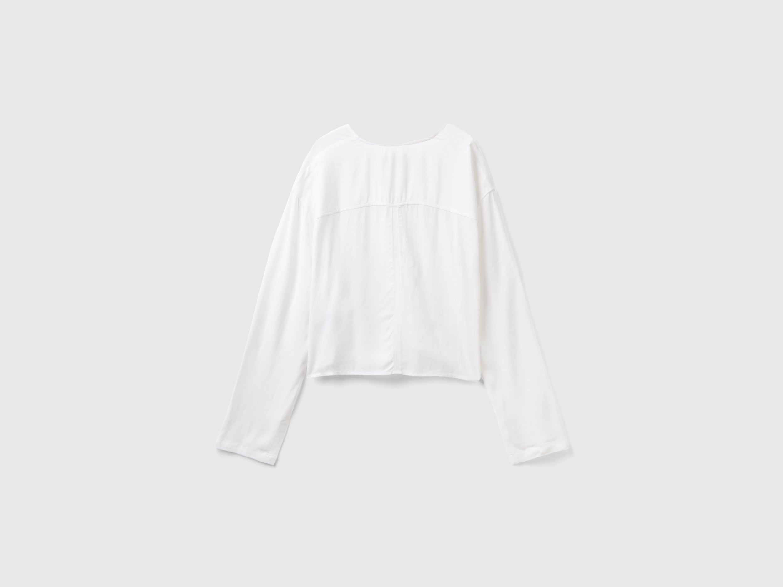 يونايتد كولورز اوف بينيتون بلوزة برقبة على شكل V كم طويل نسائي