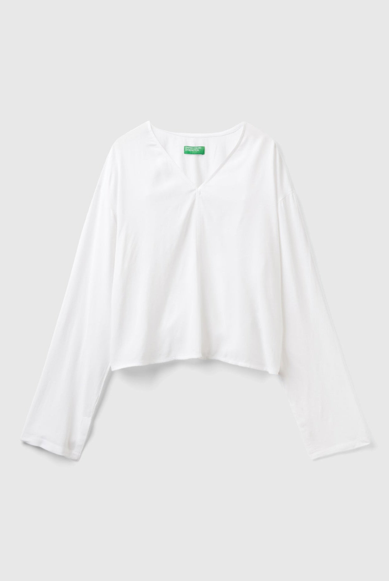 يونايتد كولورز اوف بينيتون بلوزة برقبة على شكل V كم طويل نسائي