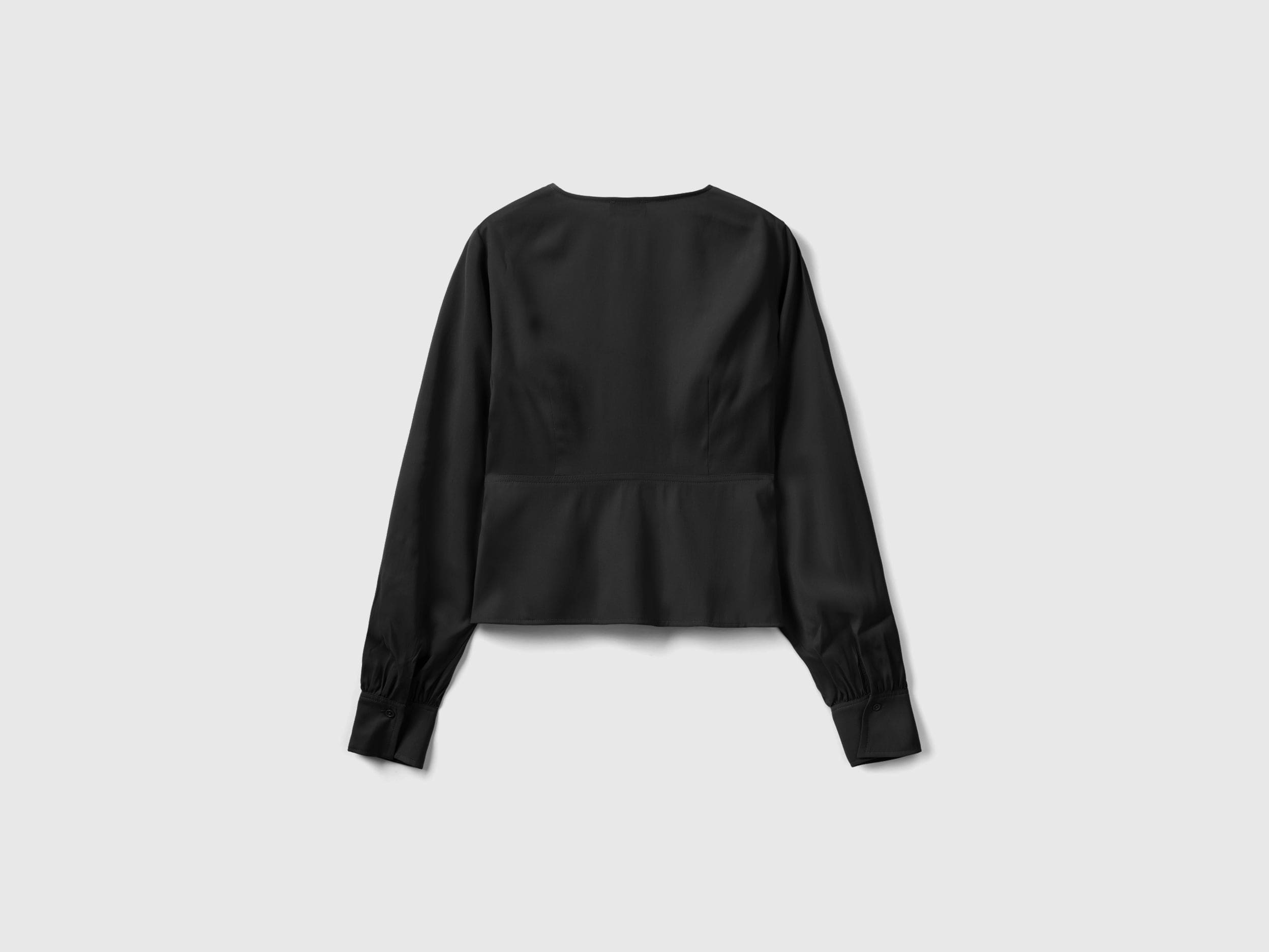 يونايتد كولورز اوف بينيتون قميص بياقة على شكل V من القطن الخالص بنسبة 100% نسائي