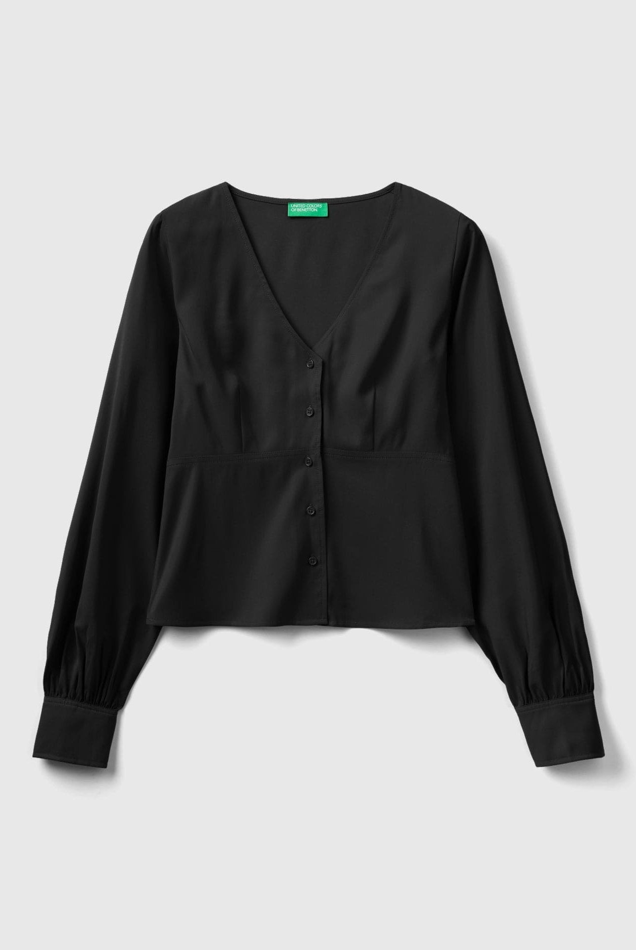 يونايتد كولورز اوف بينيتون قميص بياقة على شكل V من القطن الخالص بنسبة 100% نسائي