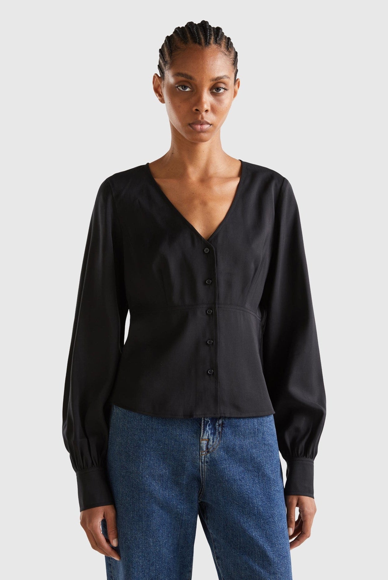 يونايتد كولورز اوف بينيتون قميص بياقة على شكل V من القطن الخالص بنسبة 100% نسائي