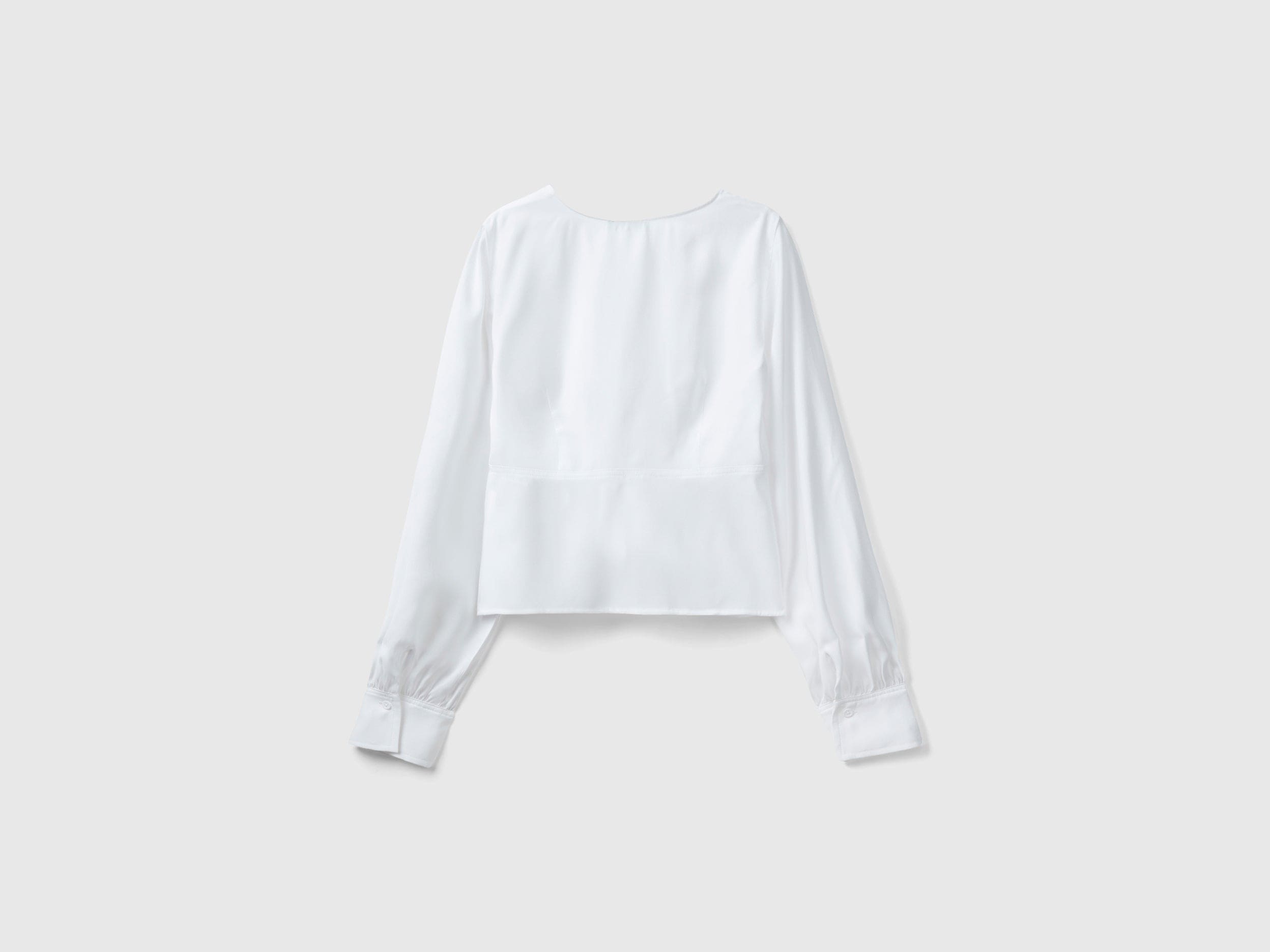 يونايتد كولورز اوف بينيتون قميص بياقة على شكل V من القطن الخالص بنسبة 100% نسائي