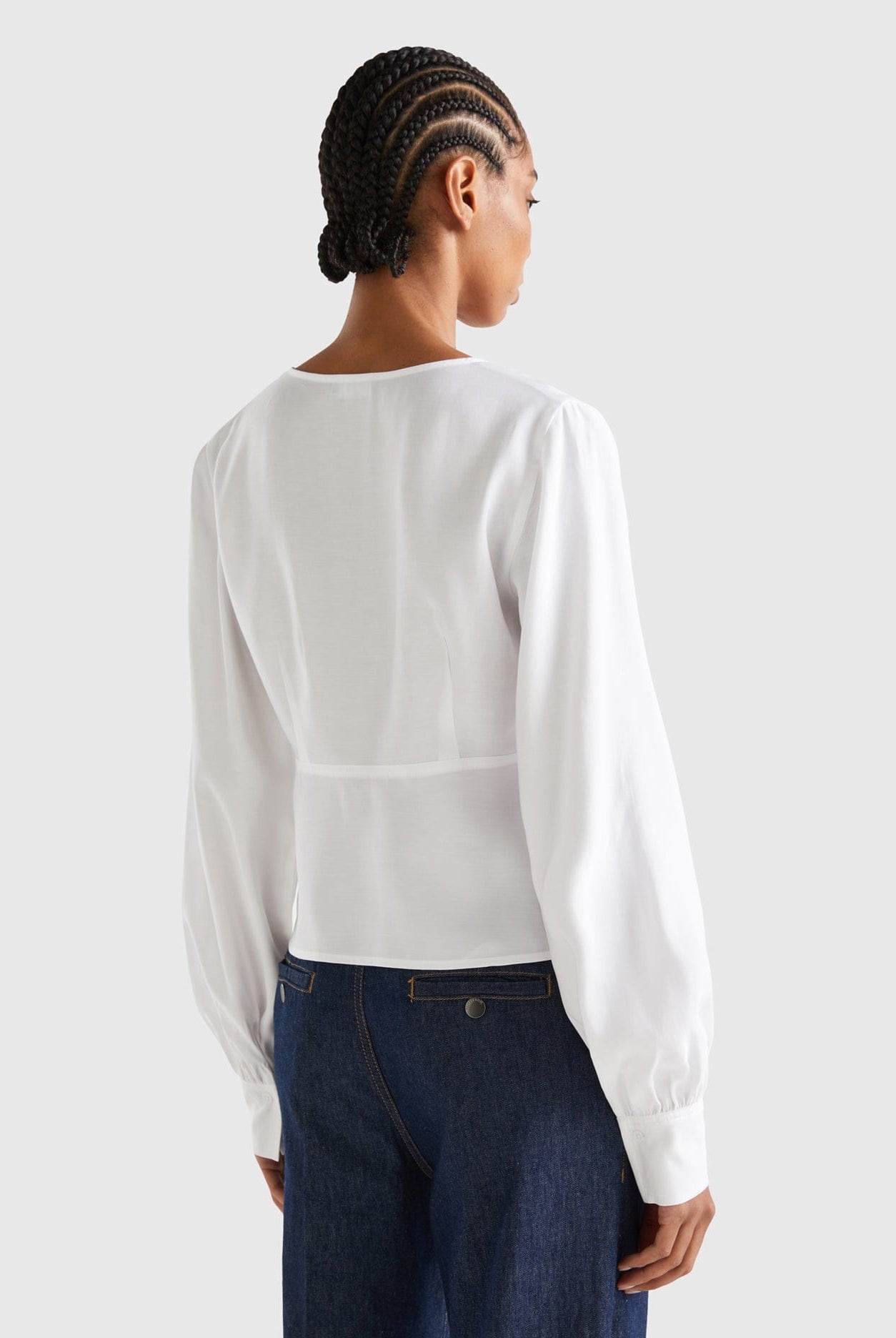 يونايتد كولورز اوف بينيتون قميص بياقة على شكل V من القطن الخالص بنسبة 100% نسائي