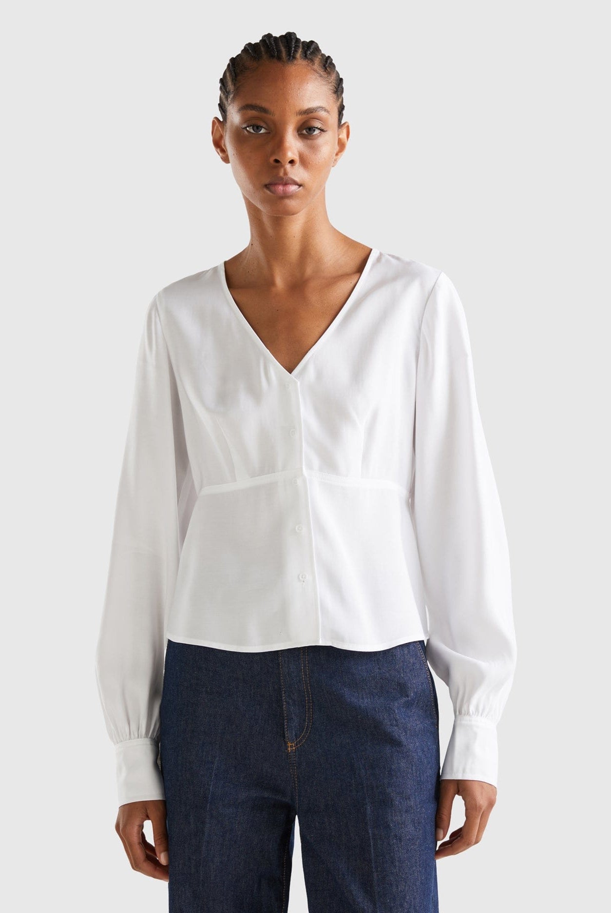 يونايتد كولورز اوف بينيتون قميص بياقة على شكل V من القطن الخالص بنسبة 100% نسائي