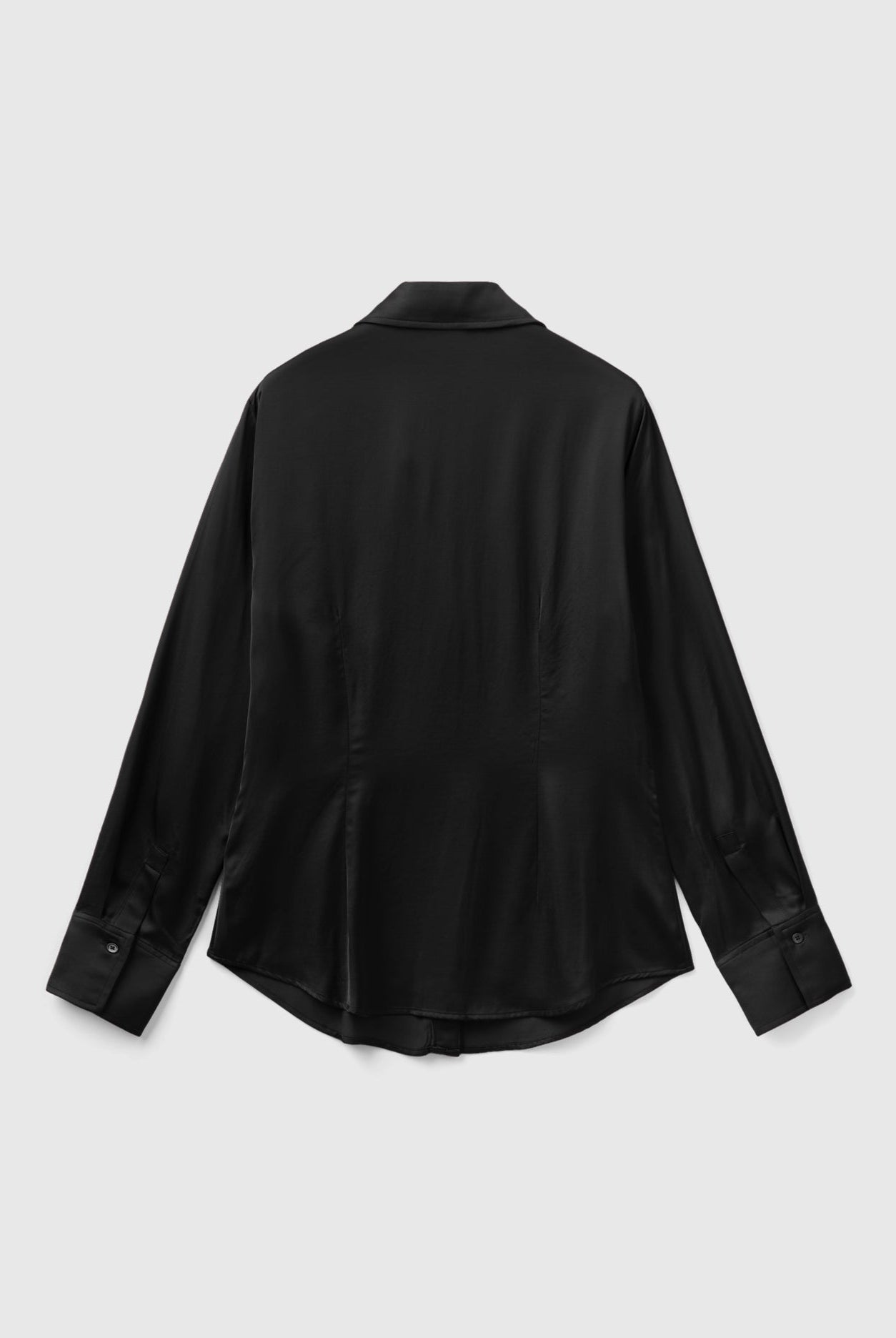 يونايتد كولورز اوف بينيتون قميص ساتان نسائي بقصة ضيقة