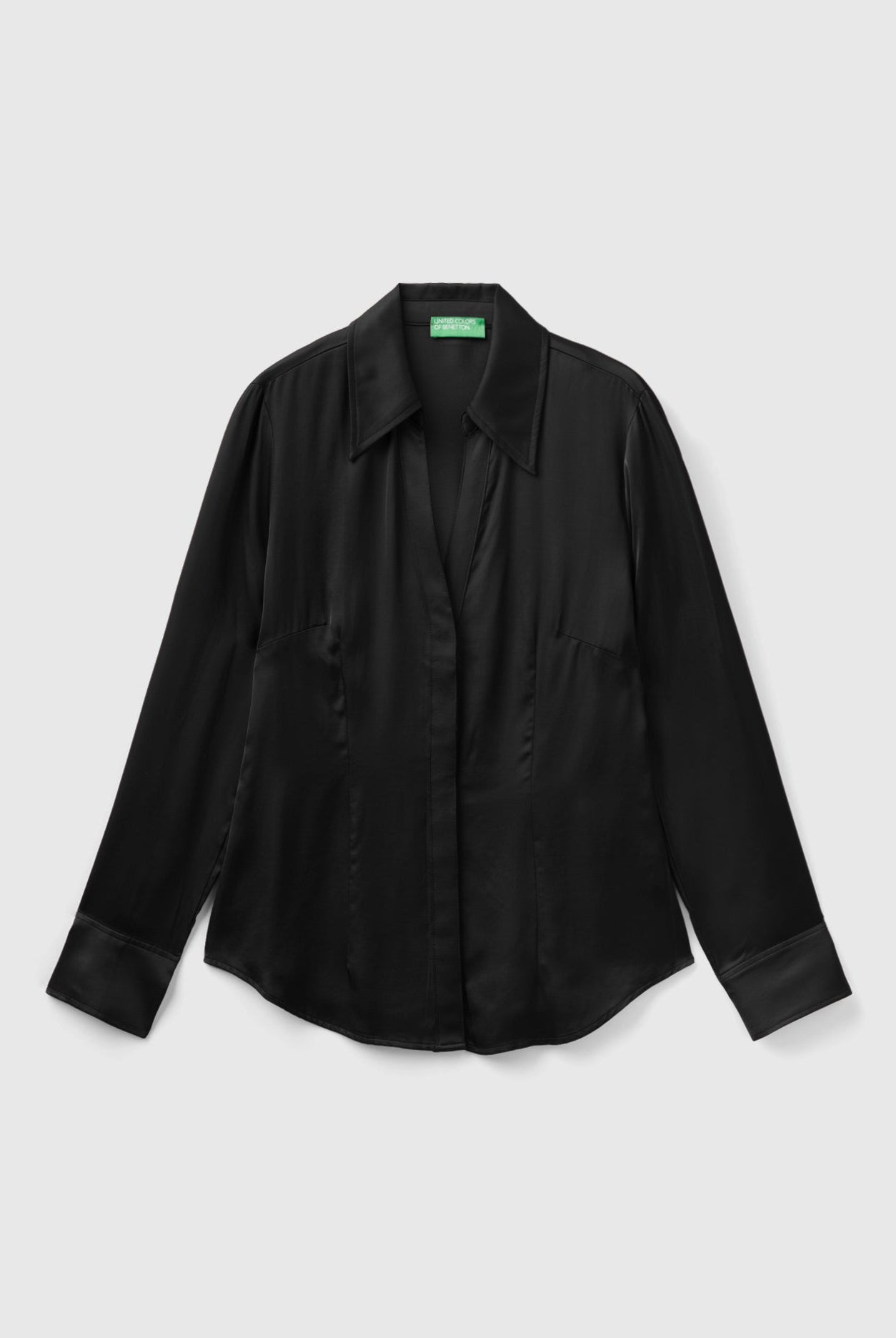 يونايتد كولورز اوف بينيتون قميص ساتان نسائي بقصة ضيقة