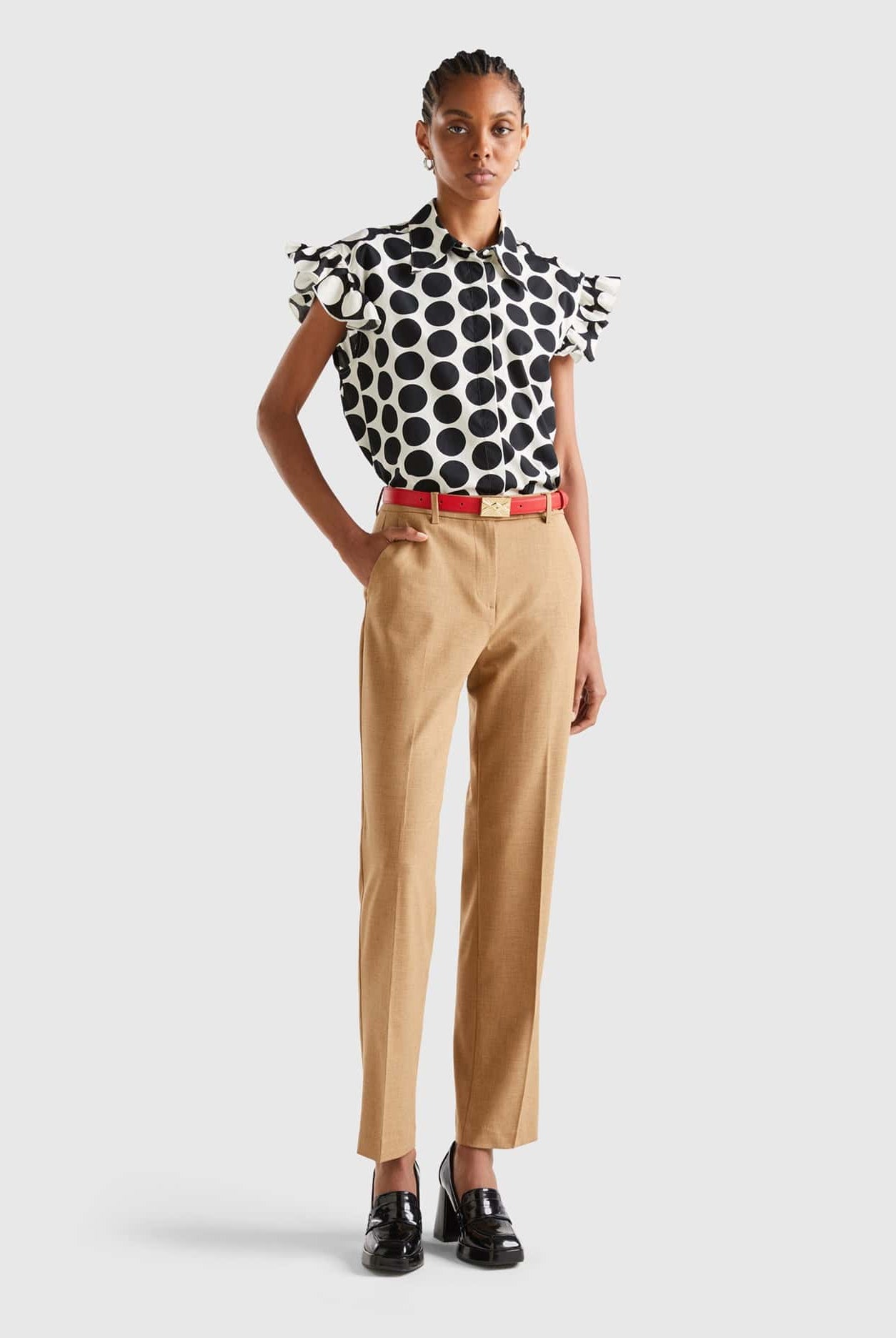 يونايتد كولورز اوف بينيتون قميص نسائي بدون أكمام منقط