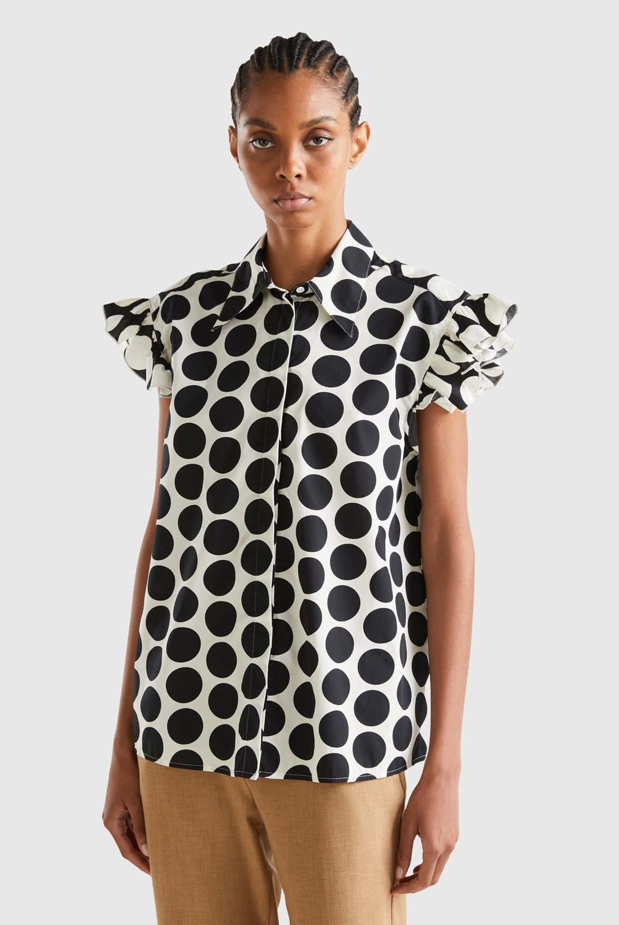 يونايتد كولورز اوف بينيتون قميص نسائي بدون أكمام منقط