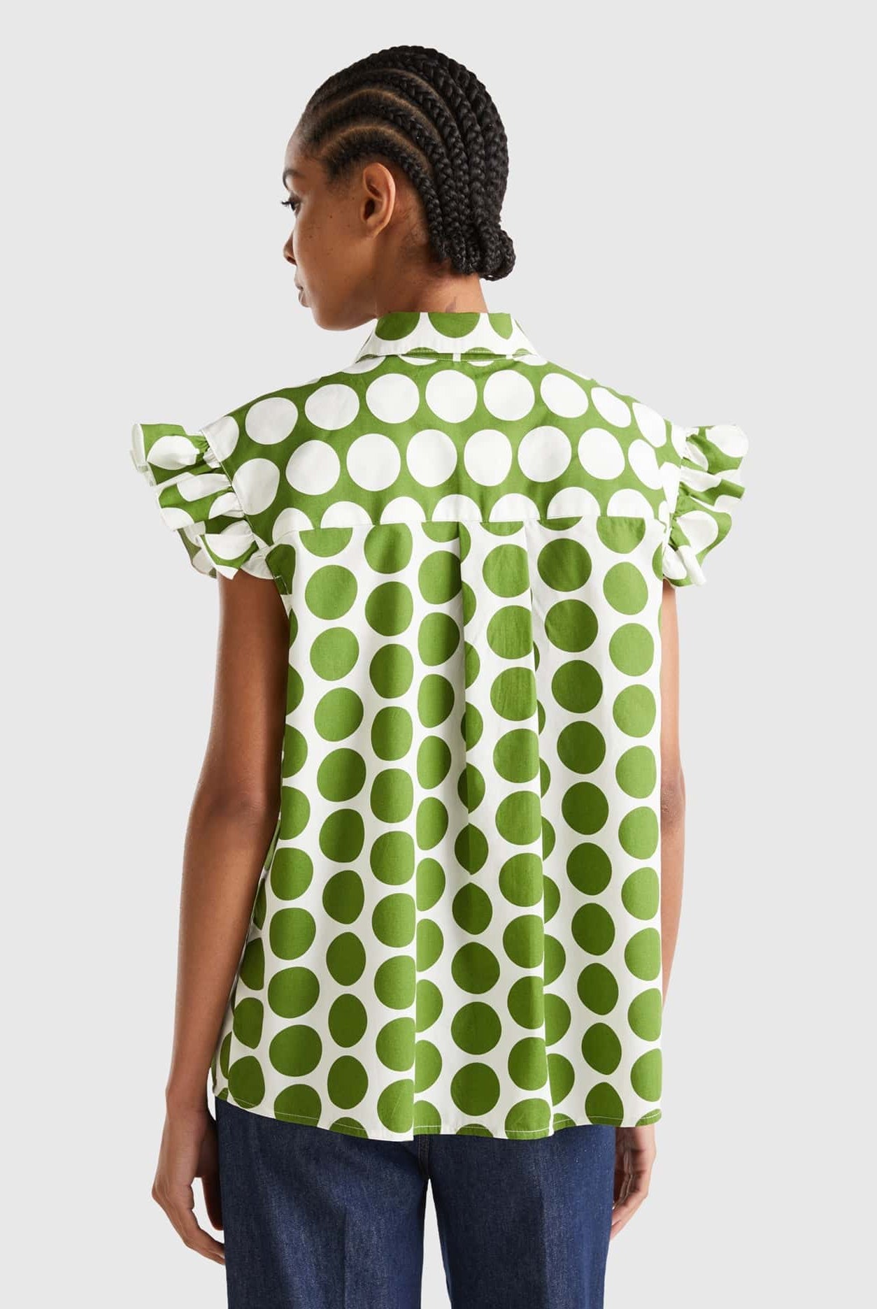 يونايتد كولورز اوف بينيتون قميص نسائي بدون أكمام منقط